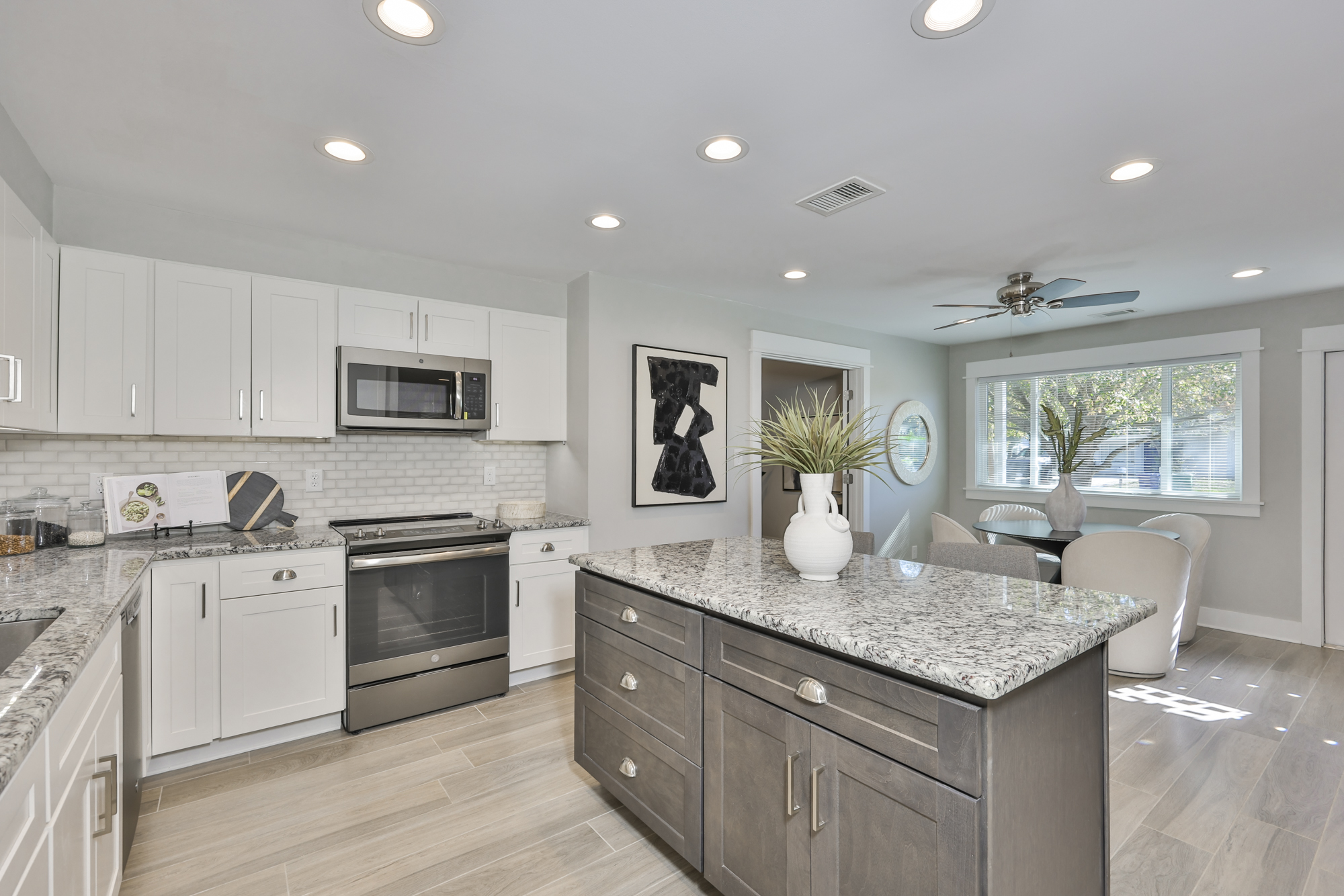 Tampa, Florida, 33616, United States, 3 Bedrooms Bedrooms, ,2 BathroomsBathrooms,Residential,For Sale,2009255