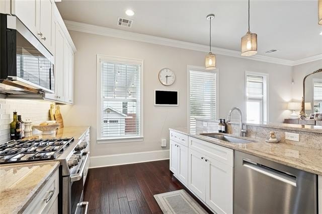 New Orleans, Louisiana, 70119, United States, 3 Bedrooms Bedrooms, ,3 BathroomsBathrooms,Residential,For Sale,2009724