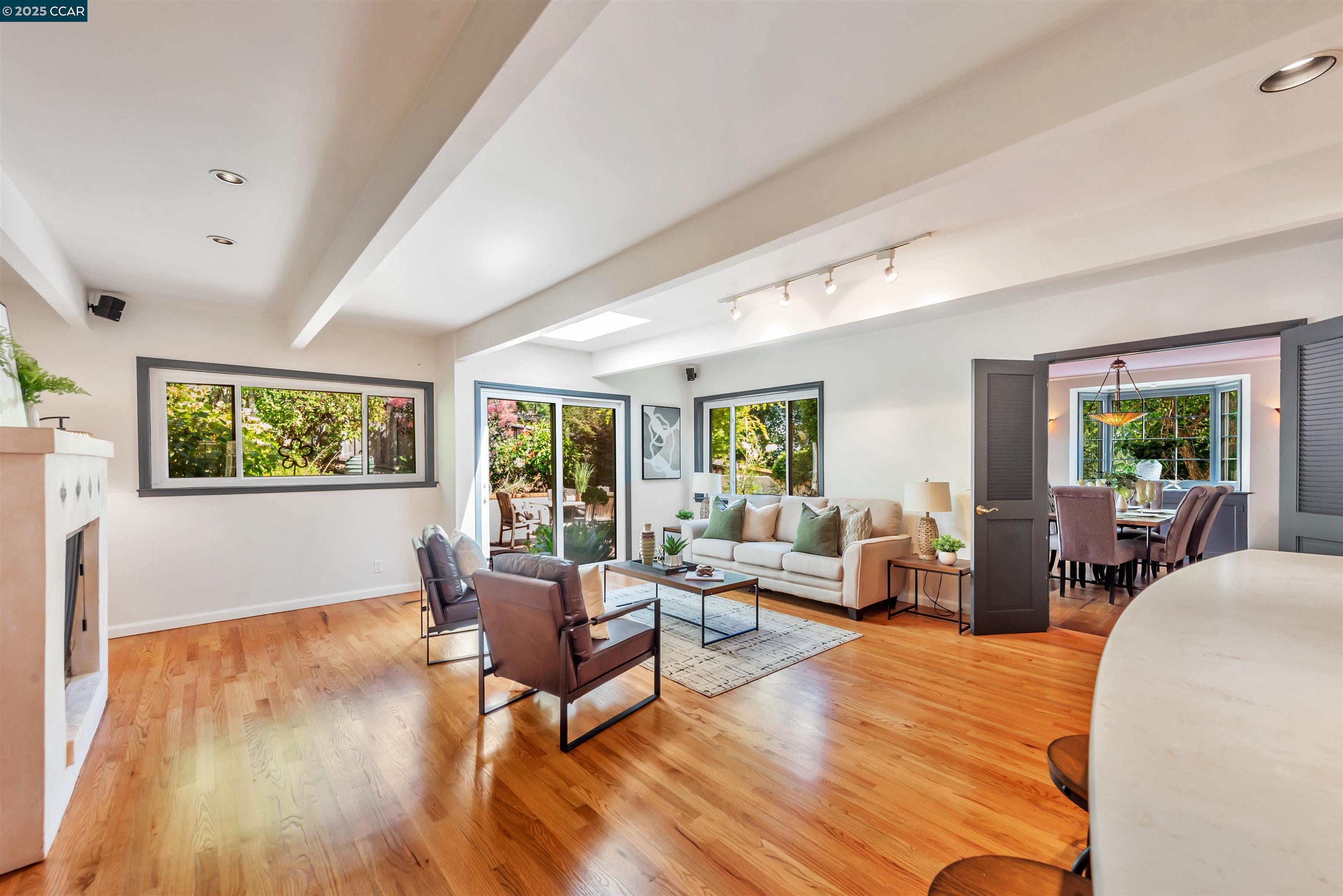 Orinda, California, 94563, United States, 4 Bedrooms Bedrooms, ,3 BathroomsBathrooms,Residential,For Sale,1885417