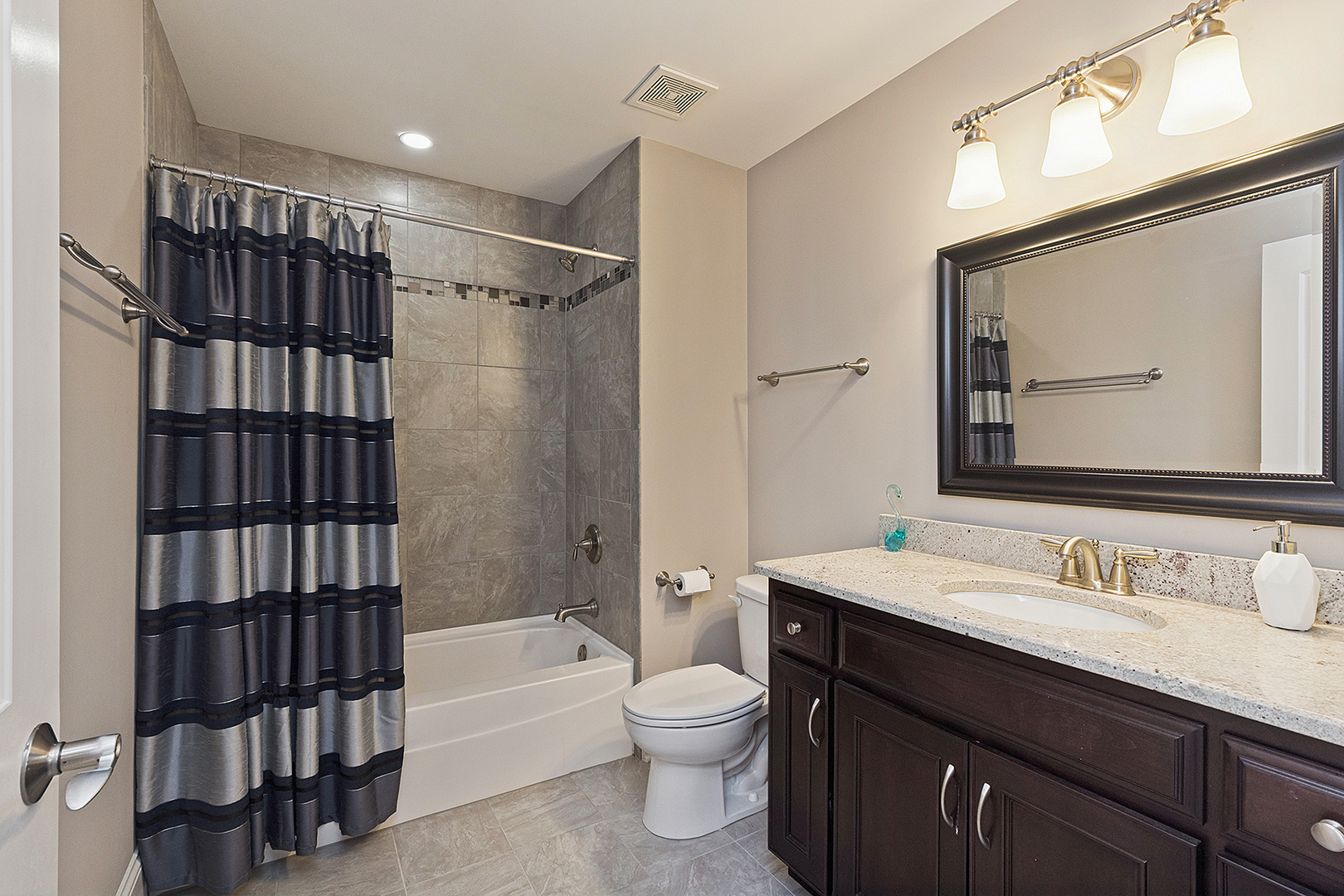 Mokena, Illinois, 60448, United States, 5 Bedrooms Bedrooms, ,4 BathroomsBathrooms,Residential,For Sale,2005248