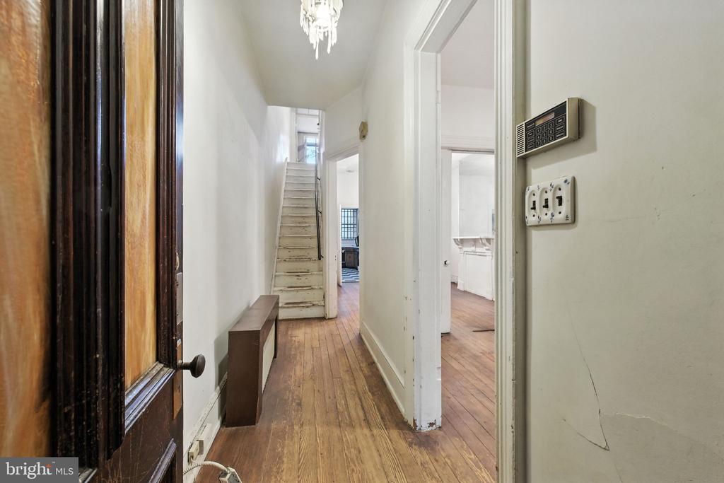 Washington, District of Columbia, 20003, United States, 3 Bedrooms Bedrooms, ,1 BathroomBathrooms,Residential,For Sale,1944860