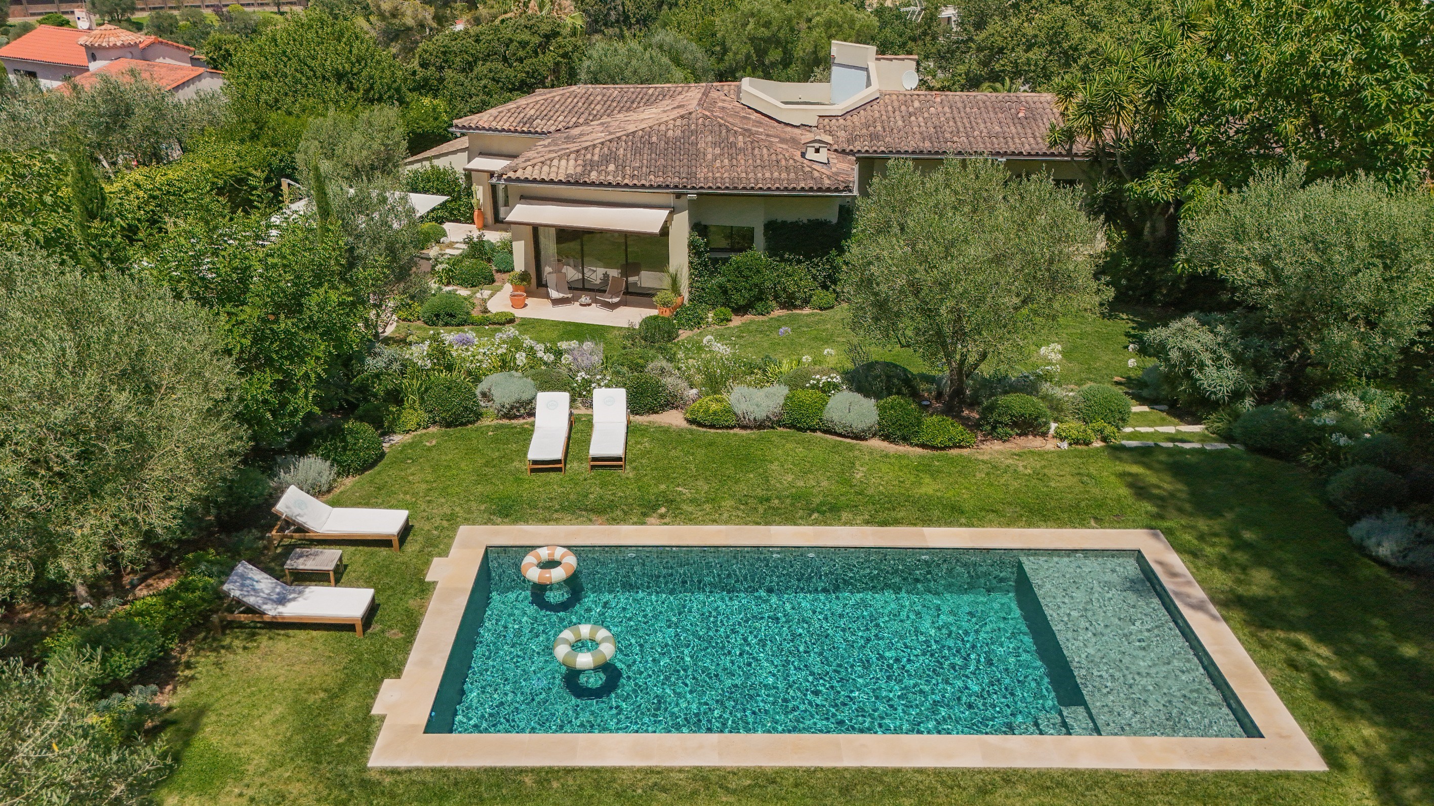  Le Cannet, luxury property for sale with landscaped gardens, heated swimming po… - 物件實景