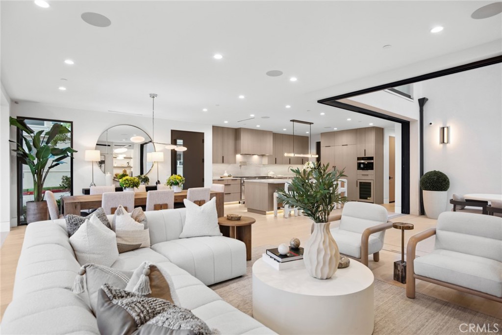 Corona del Mar, California, 92625, United States, 4 Bedrooms Bedrooms, ,5 BathroomsBathrooms,Residential,For Sale,1903462