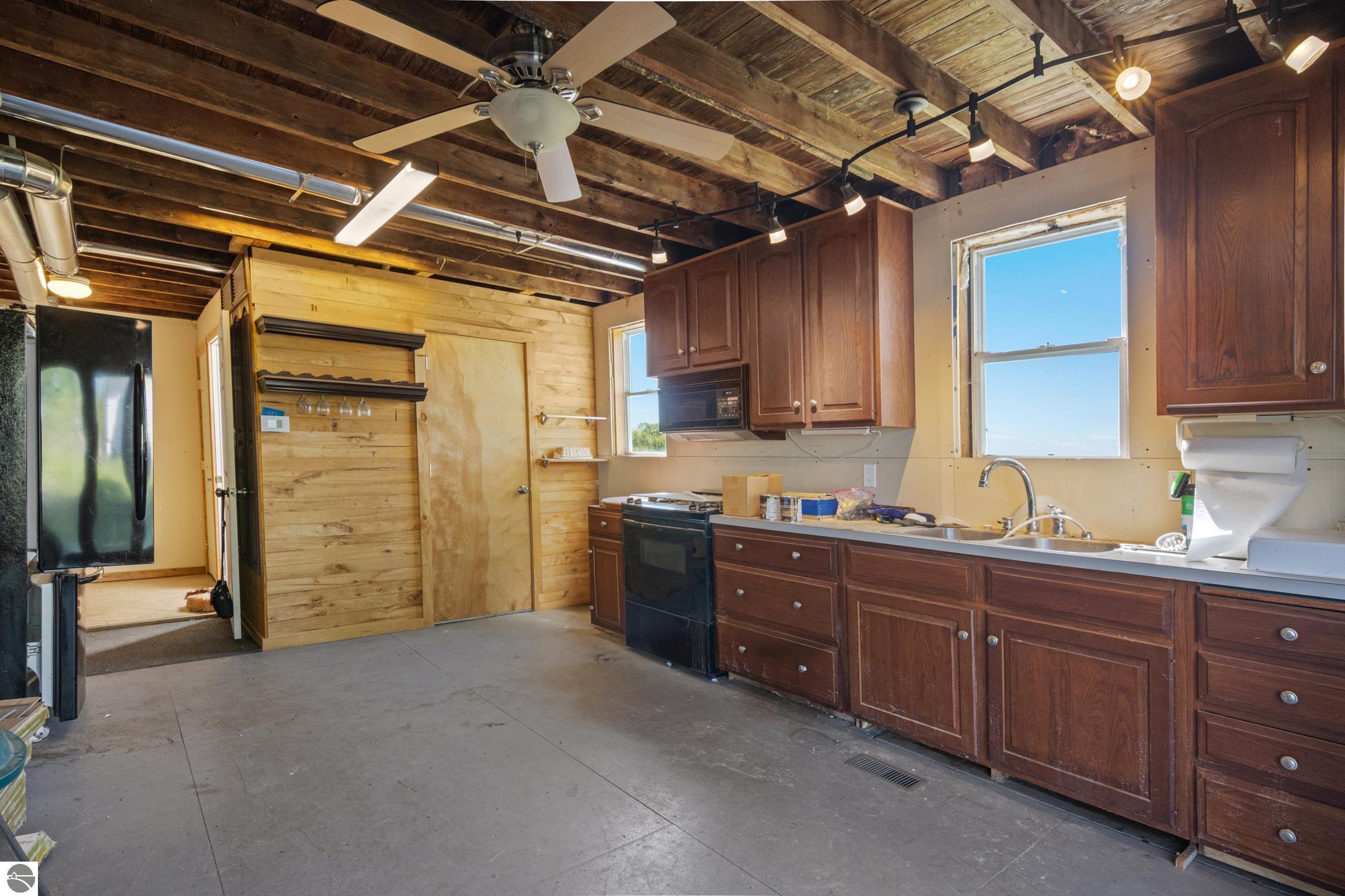 Traverse City, Michigan, 49686, United States, 4 Bedrooms Bedrooms, ,2 BathroomsBathrooms,Residential,For Sale,1914365