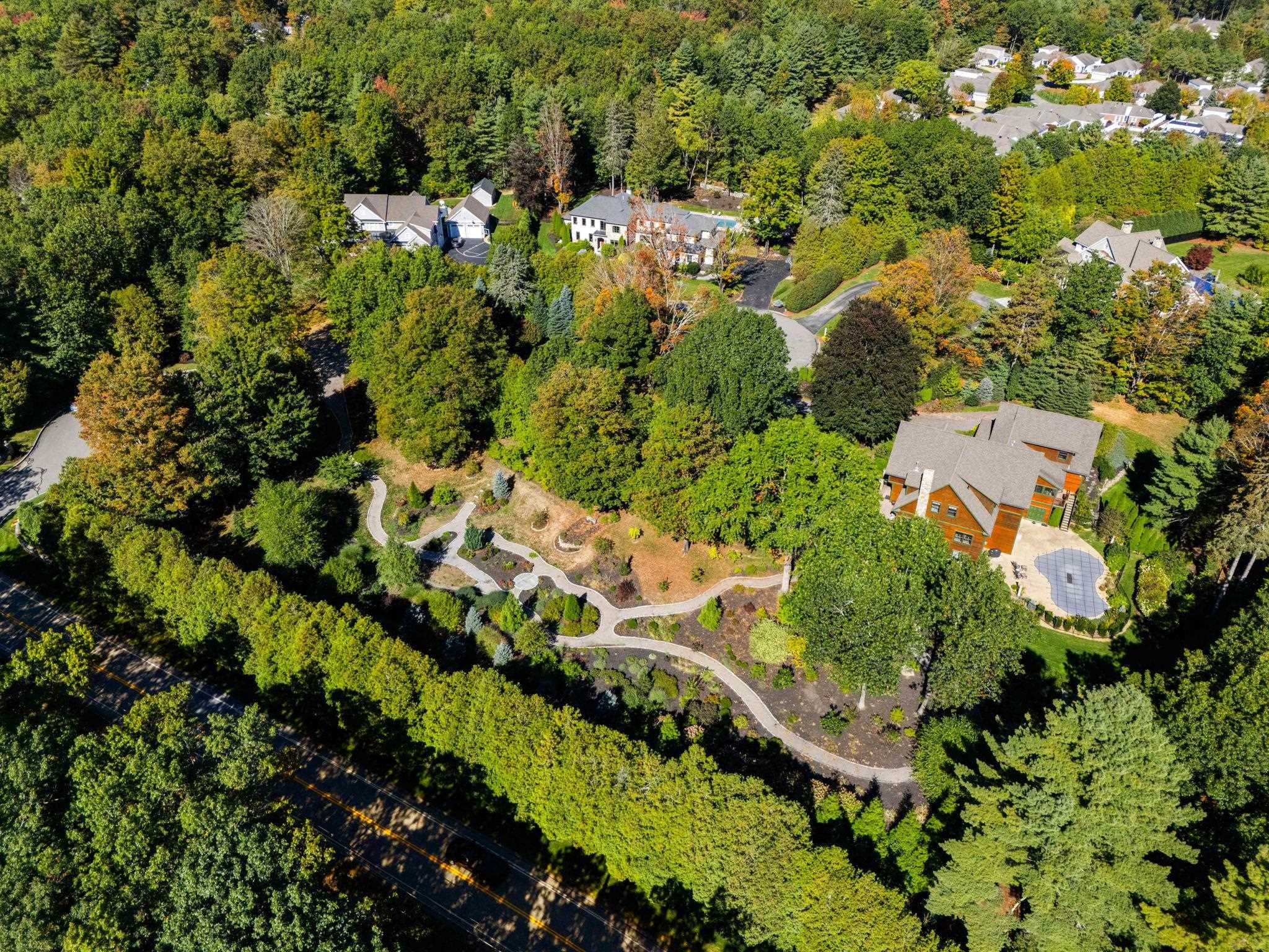 Bedford, New Hampshire, 03110, United States, 4 Bedrooms Bedrooms, ,5 BathroomsBathrooms,Residential,For Sale,1991015