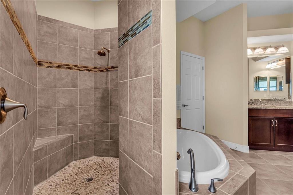Bradenton, Florida, 34212, United States, 3 Bedrooms Bedrooms, ,3 BathroomsBathrooms,Residential,For Sale,1759767