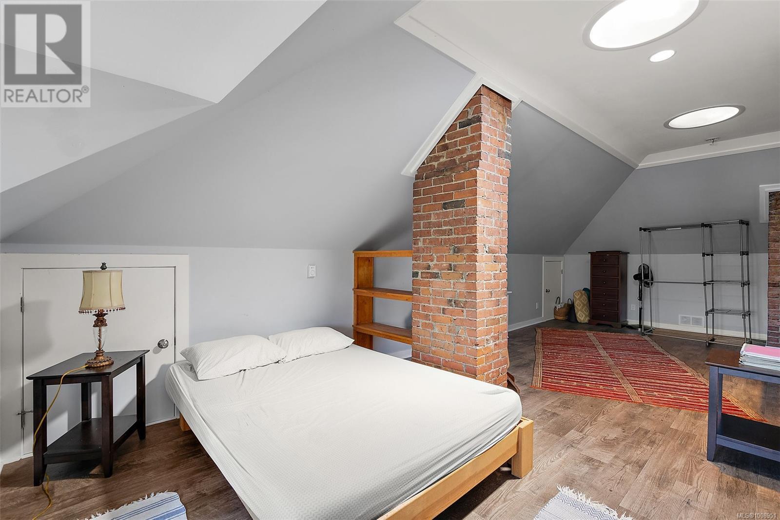 VICTORIA, British Columbia, V8V 2H6, CA, 3 Bedrooms Bedrooms, ,2 BathroomsBathrooms,Residential,For Sale,1906756