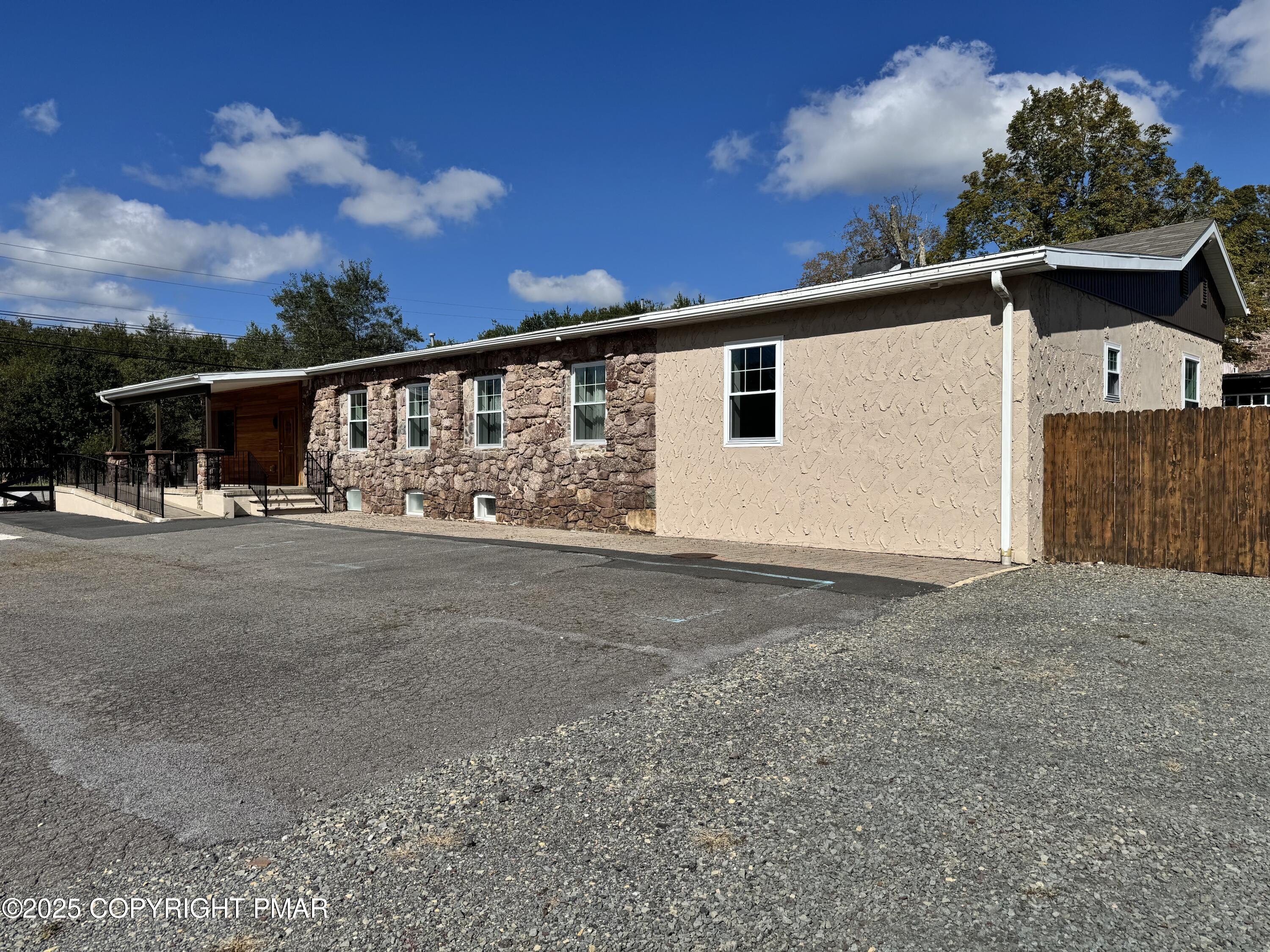 Blakeslee, Pennsylvania, 18610, United States, 5 Bedrooms Bedrooms, ,4 BathroomsBathrooms,Residential,For Sale,1937474