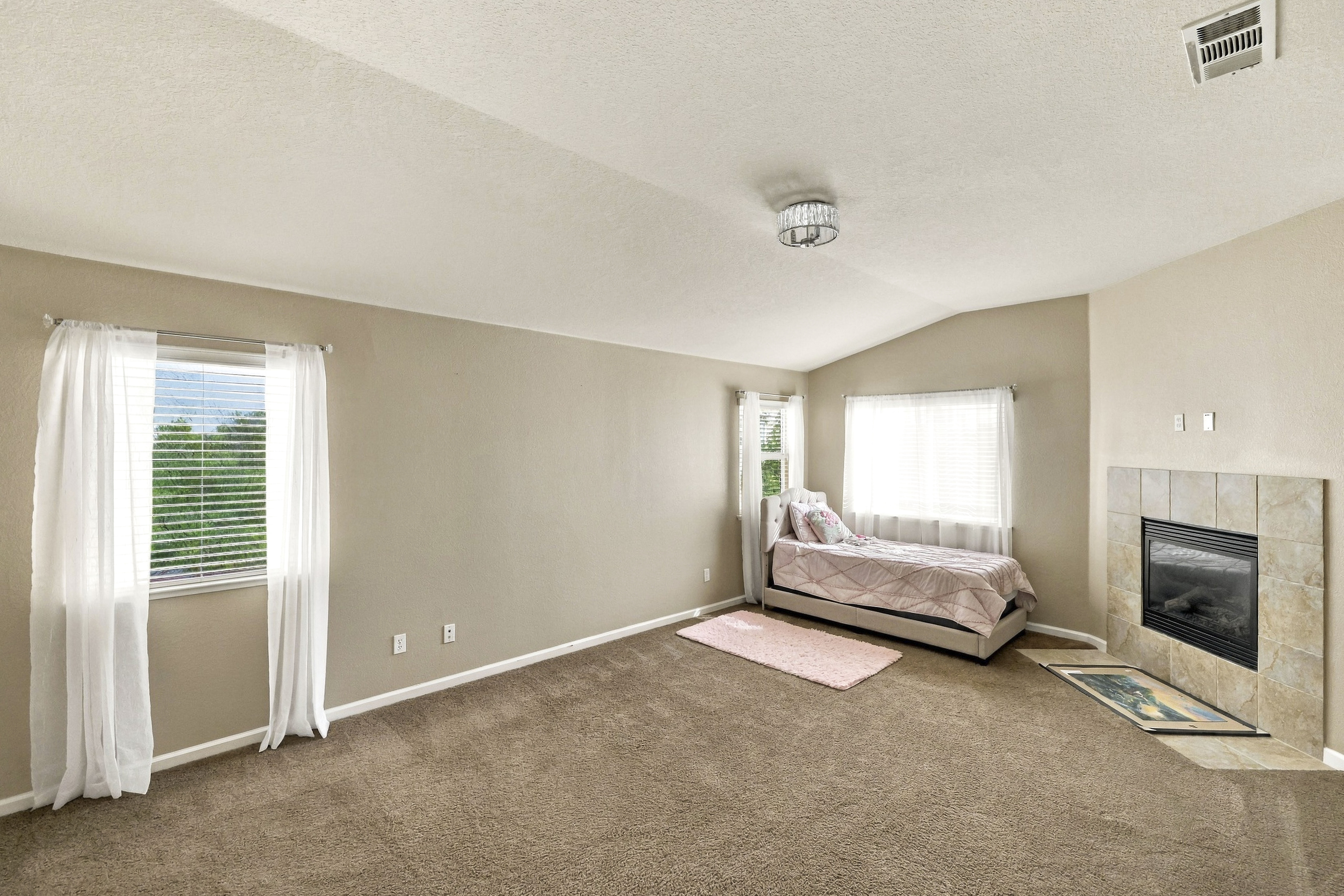  Expansive Paseo West Home with Poolside Living - 物件實景