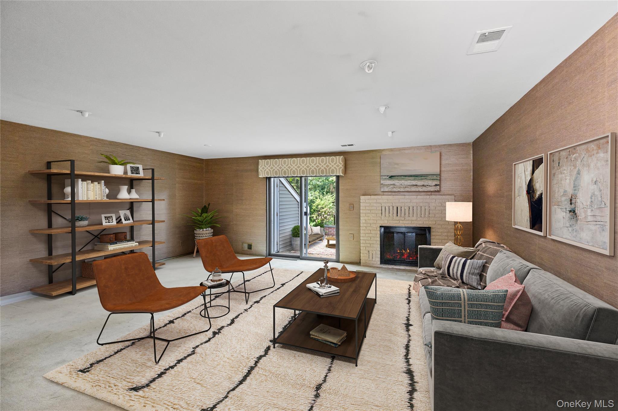 Huntington Station, New York, 11746, United States, 2 Bedrooms Bedrooms, ,2 BathroomsBathrooms,Residential,For Sale,1981328