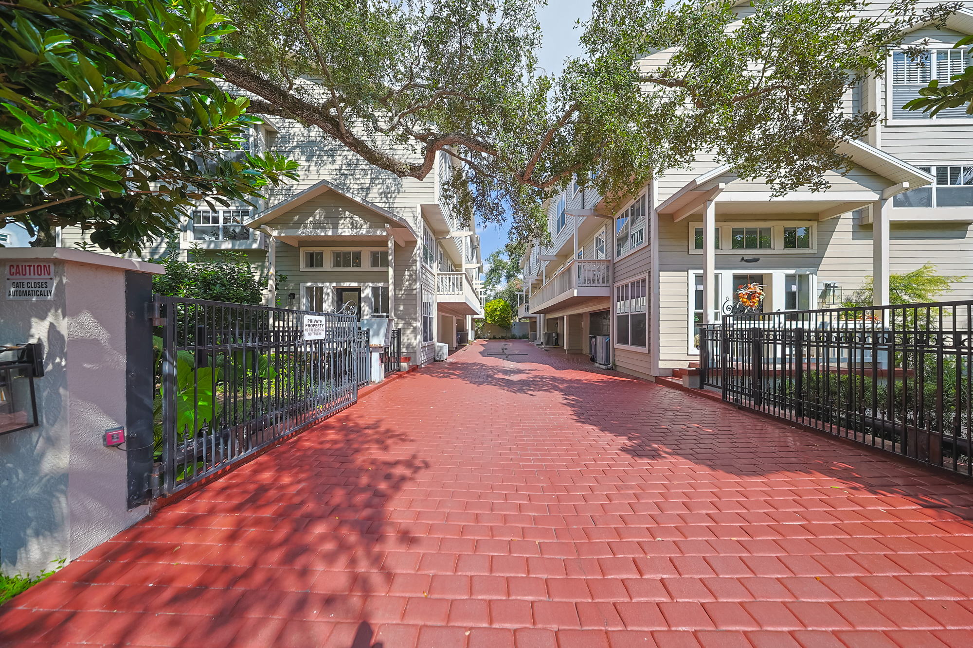 Tampa, Florida, 33629, United States, 3 Bedrooms Bedrooms, ,3 BathroomsBathrooms,Residential,For Sale,1980841