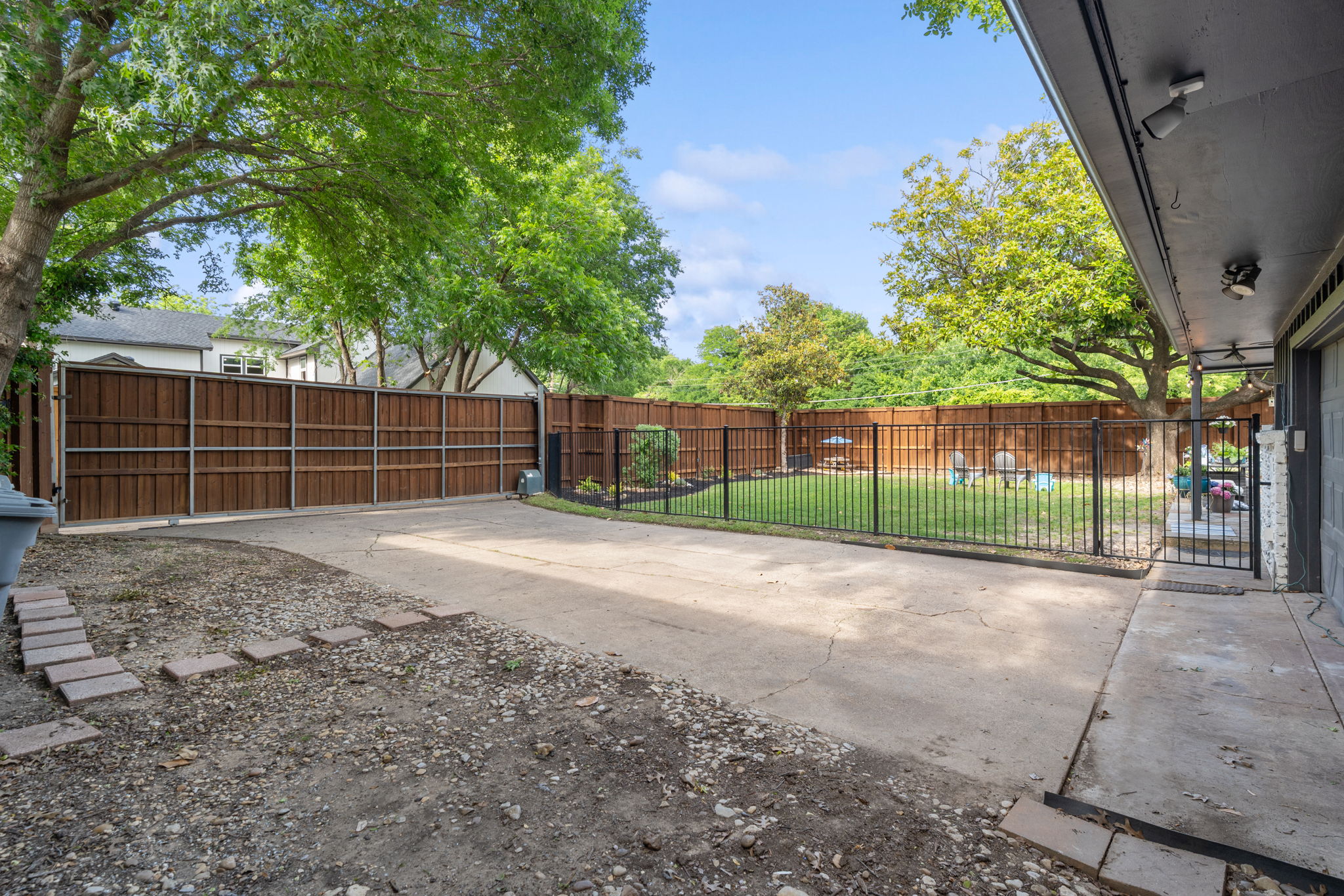  9683 Whitehurst Drive - 物件實景