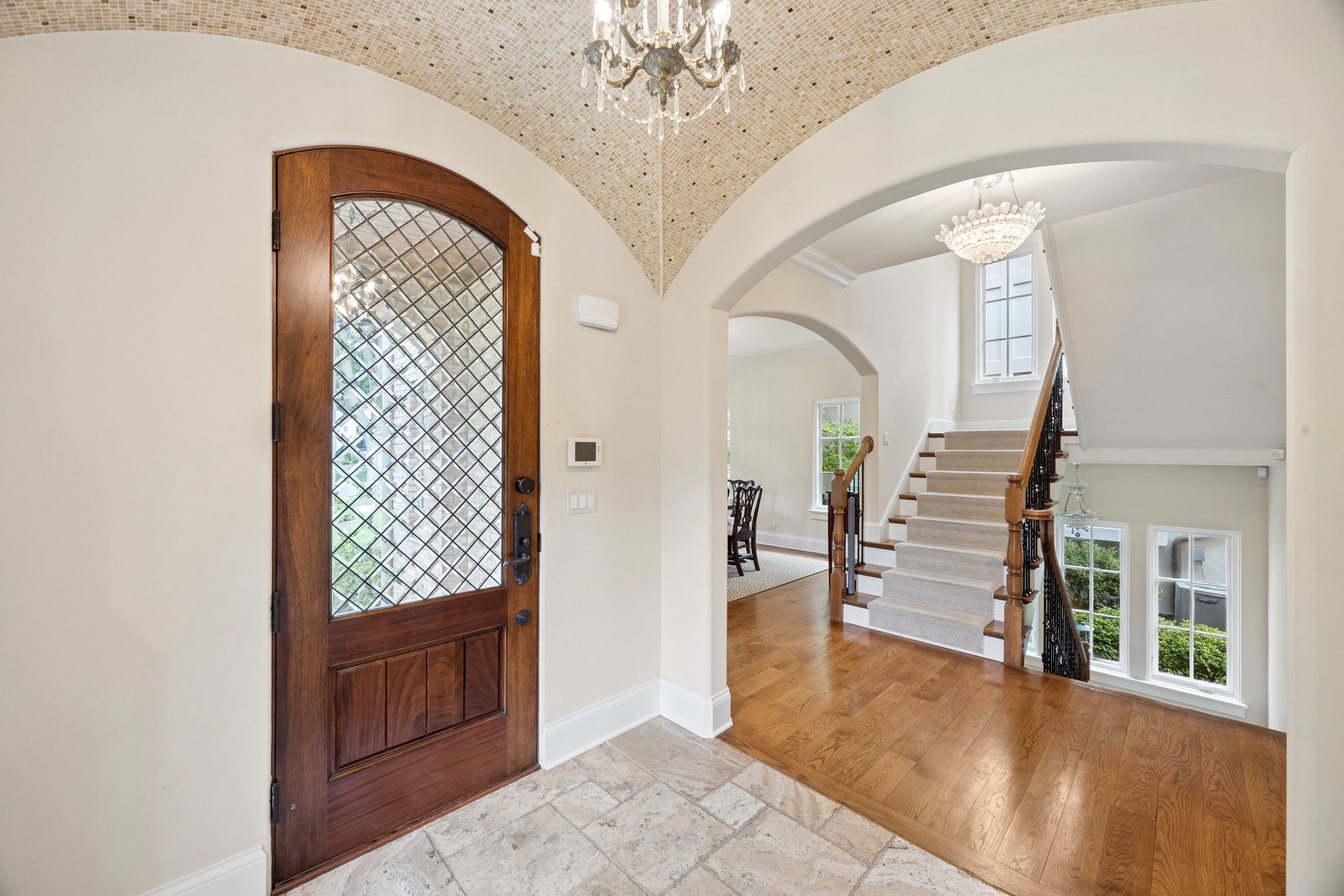  Timeless Architectural Detail with Warm, Inviting Living Spaces - 物件實景