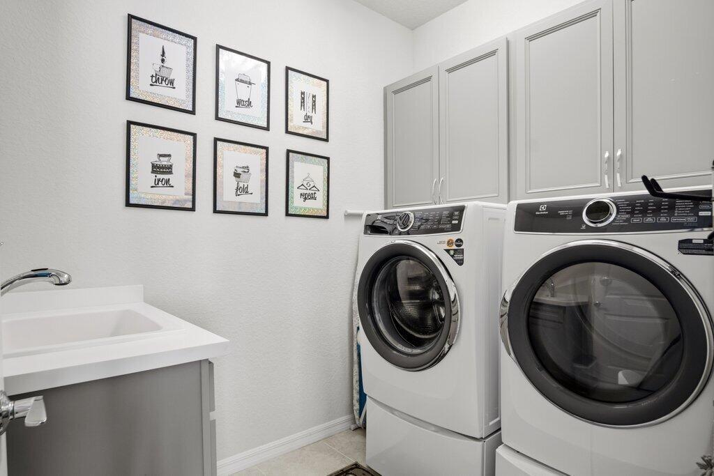 Hollywood, Florida, 33021, United States, 5 Bedrooms Bedrooms, ,3 BathroomsBathrooms,Residential,For Sale,1990187