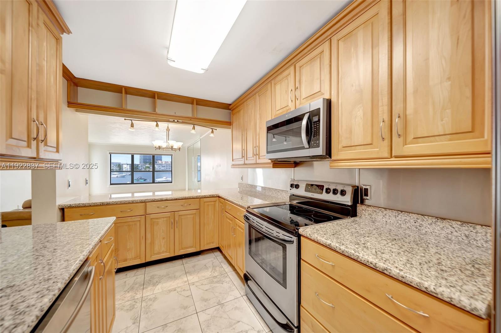 Hallandale Beach, Florida, 33009, United States, 2 Bedrooms Bedrooms, ,2 BathroomsBathrooms,Residential,For Sale,2001763