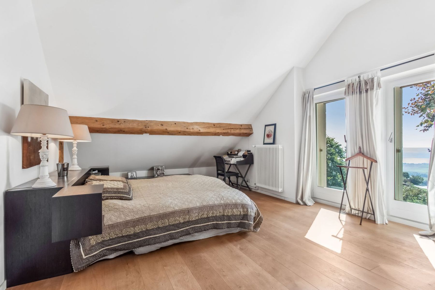  Exceptional renovated property with large garden and lake view - 物件實景