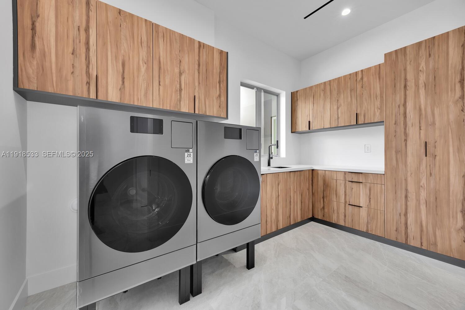 Miami, Florida, 33173, United States, 6 Bedrooms Bedrooms, ,7 BathroomsBathrooms,Residential,For Sale,2001798