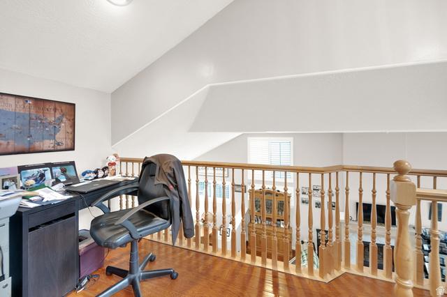 Murray, Utah, 84107, United States, 5 Bedrooms Bedrooms, ,4 BathroomsBathrooms,Residential,For Sale,2002445