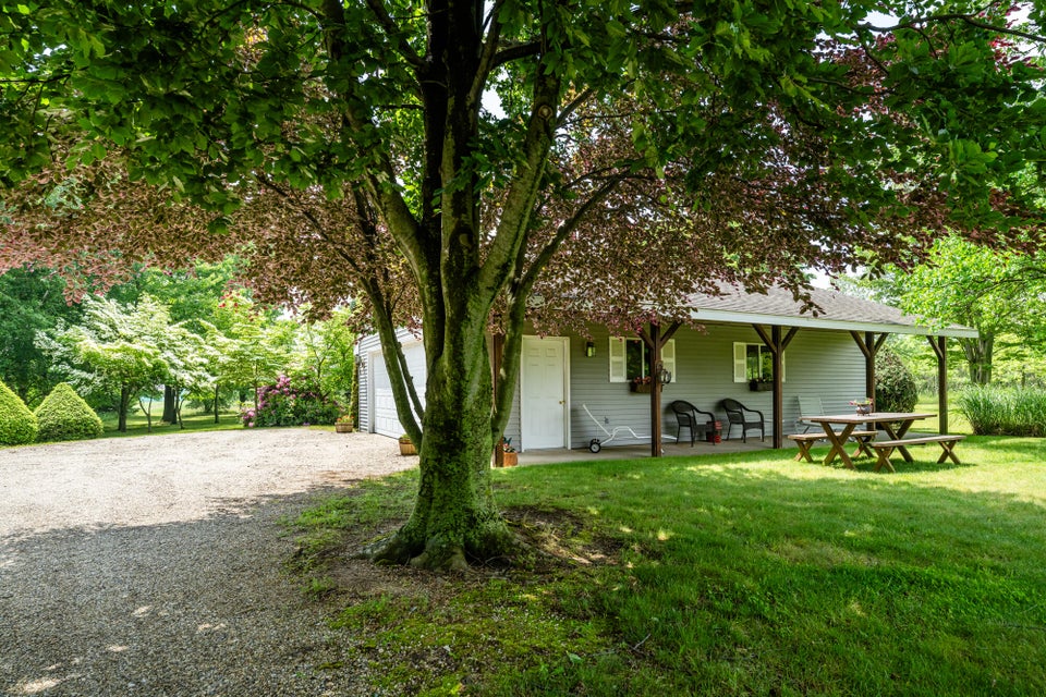 Coloma, Michigan, 49038, United States, 5 Bedrooms Bedrooms, ,4 BathroomsBathrooms,Residential,For Sale,1850191