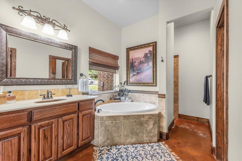 Weatherford, Texas, 76085, United States, 4 Bedrooms Bedrooms, ,3 BathroomsBathrooms,Residential,For Sale,2040149