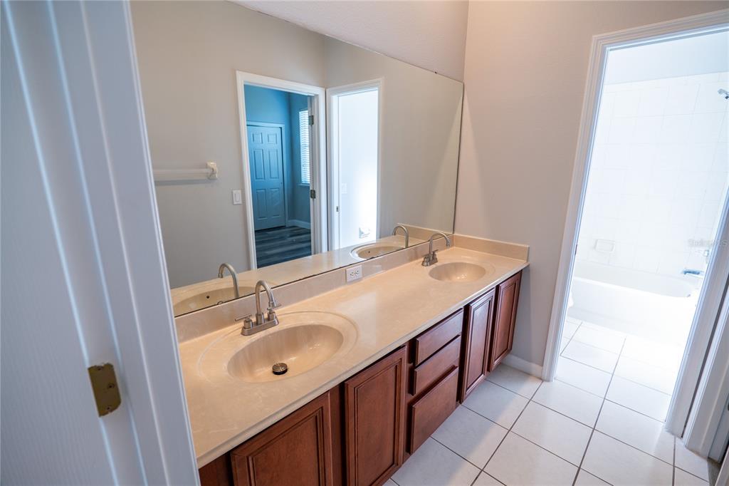 Orlando, Florida, 32824, United States, 5 Bedrooms Bedrooms, ,4 BathroomsBathrooms,Residential,For Sale,1988191