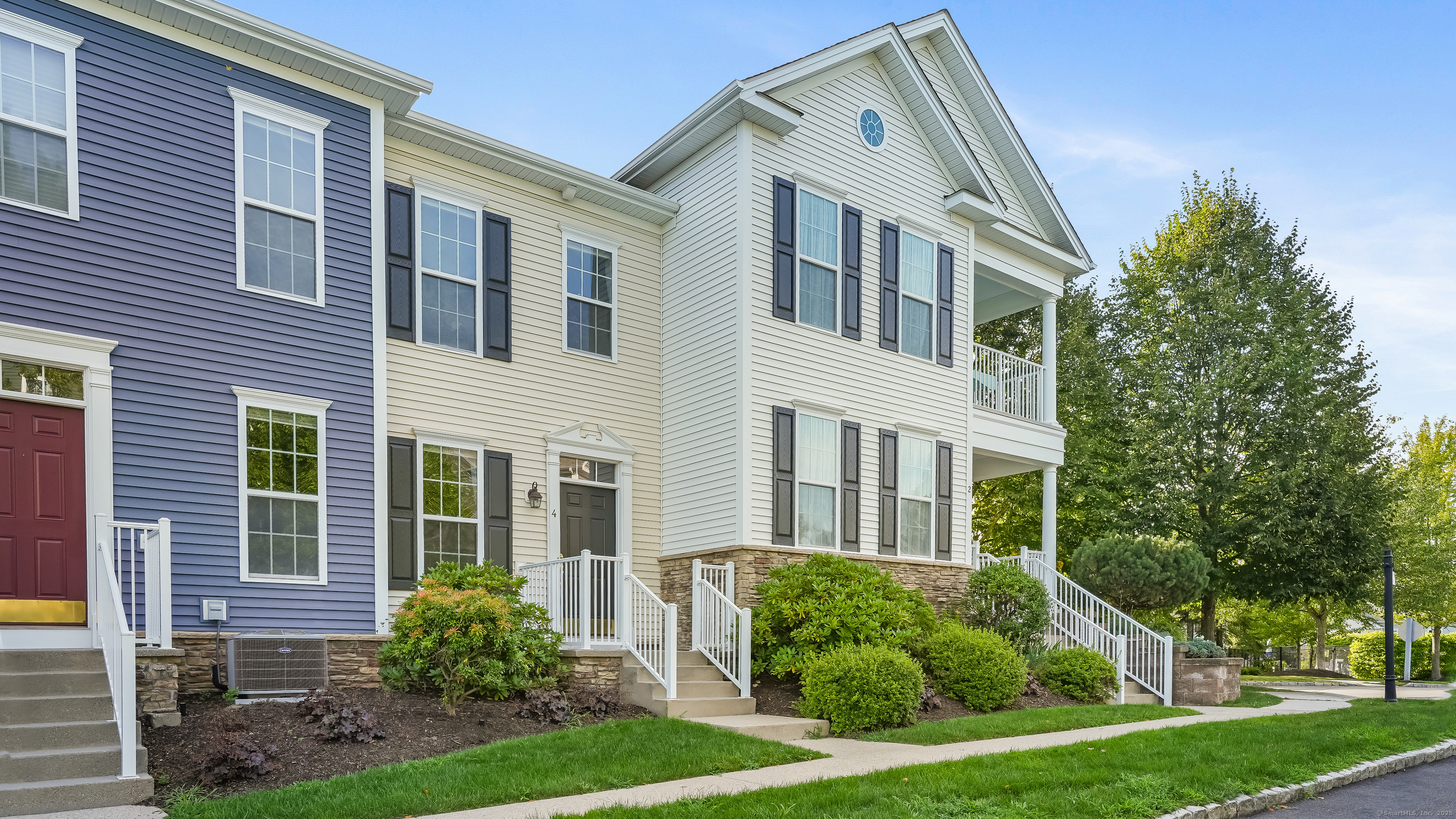 Danbury, Connecticut, 06810, United States, 2 Bedrooms Bedrooms, ,3 BathroomsBathrooms,Residential,For Sale,1925602