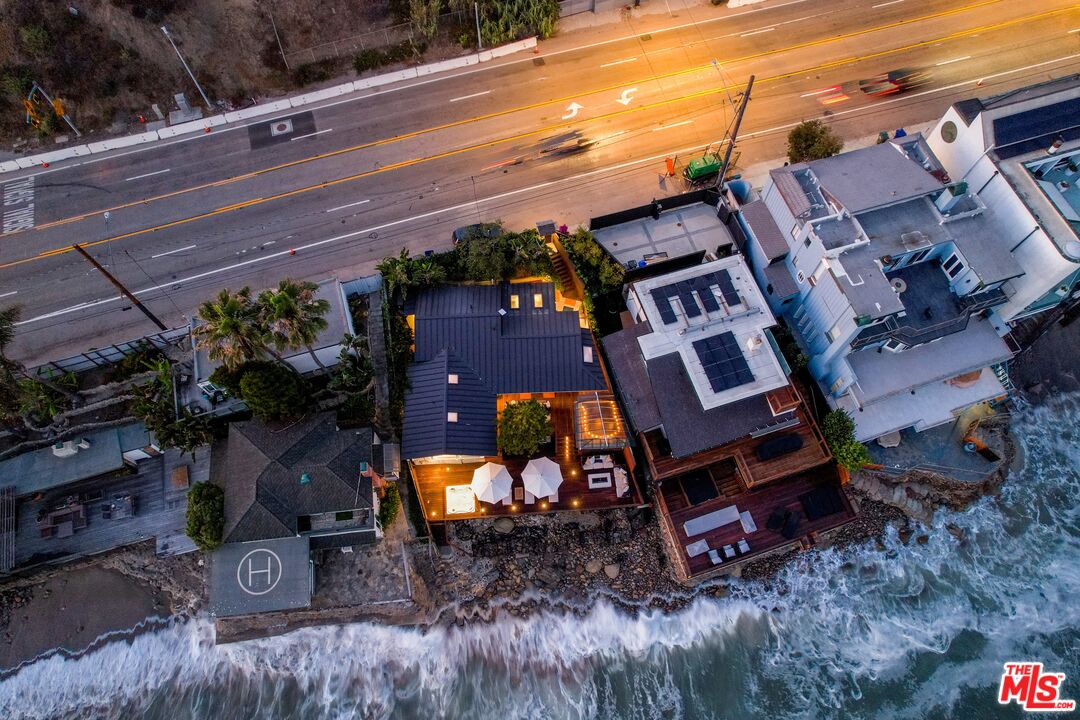 Malibu, California, 90265, United States, 3 Bedrooms Bedrooms, ,2 BathroomsBathrooms,Residential,For Sale,1992051