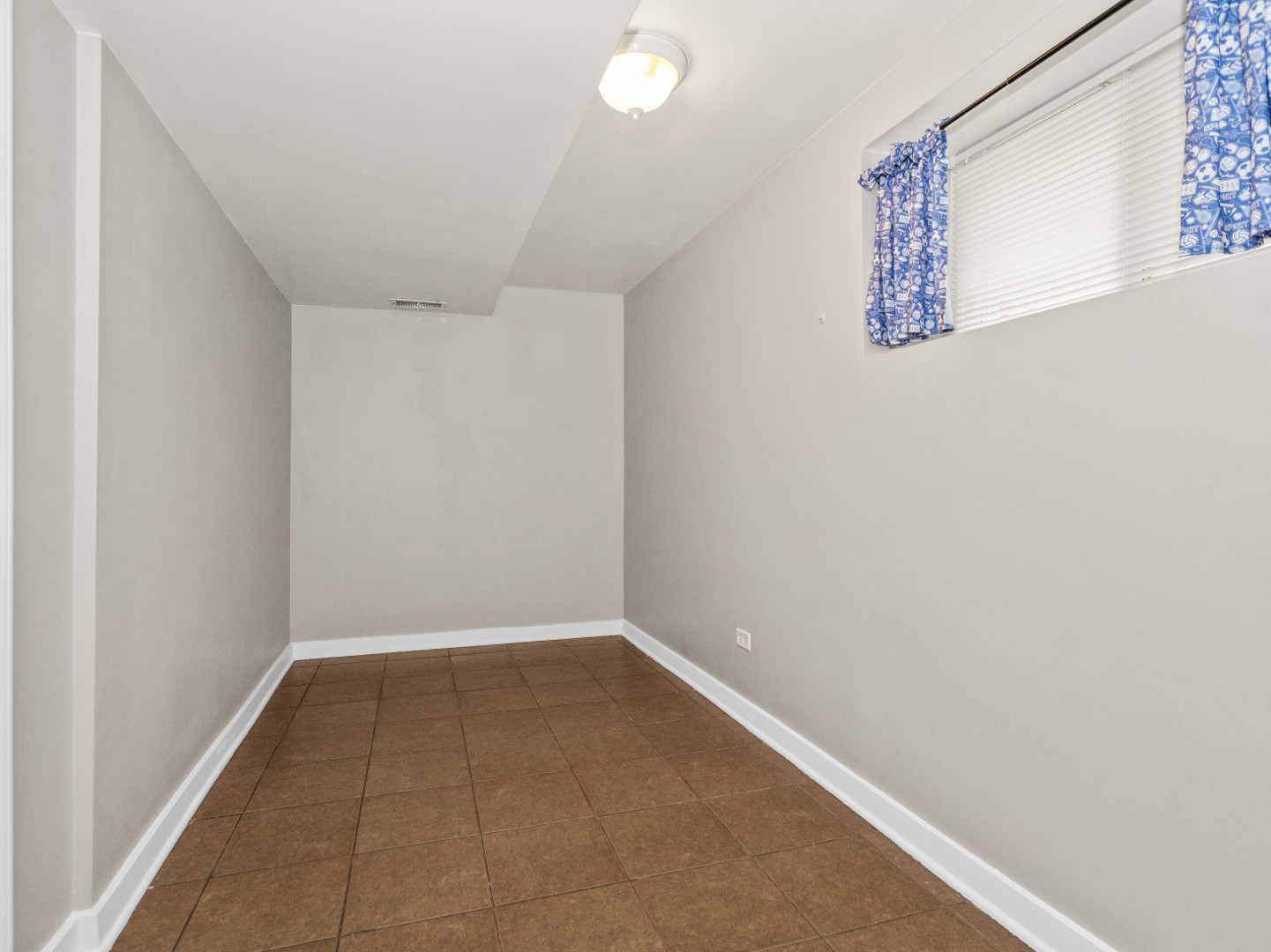 Evanston, Illinois, 60201, United States, 5 Bedrooms Bedrooms, ,3 BathroomsBathrooms,Residential,For Sale,1908877