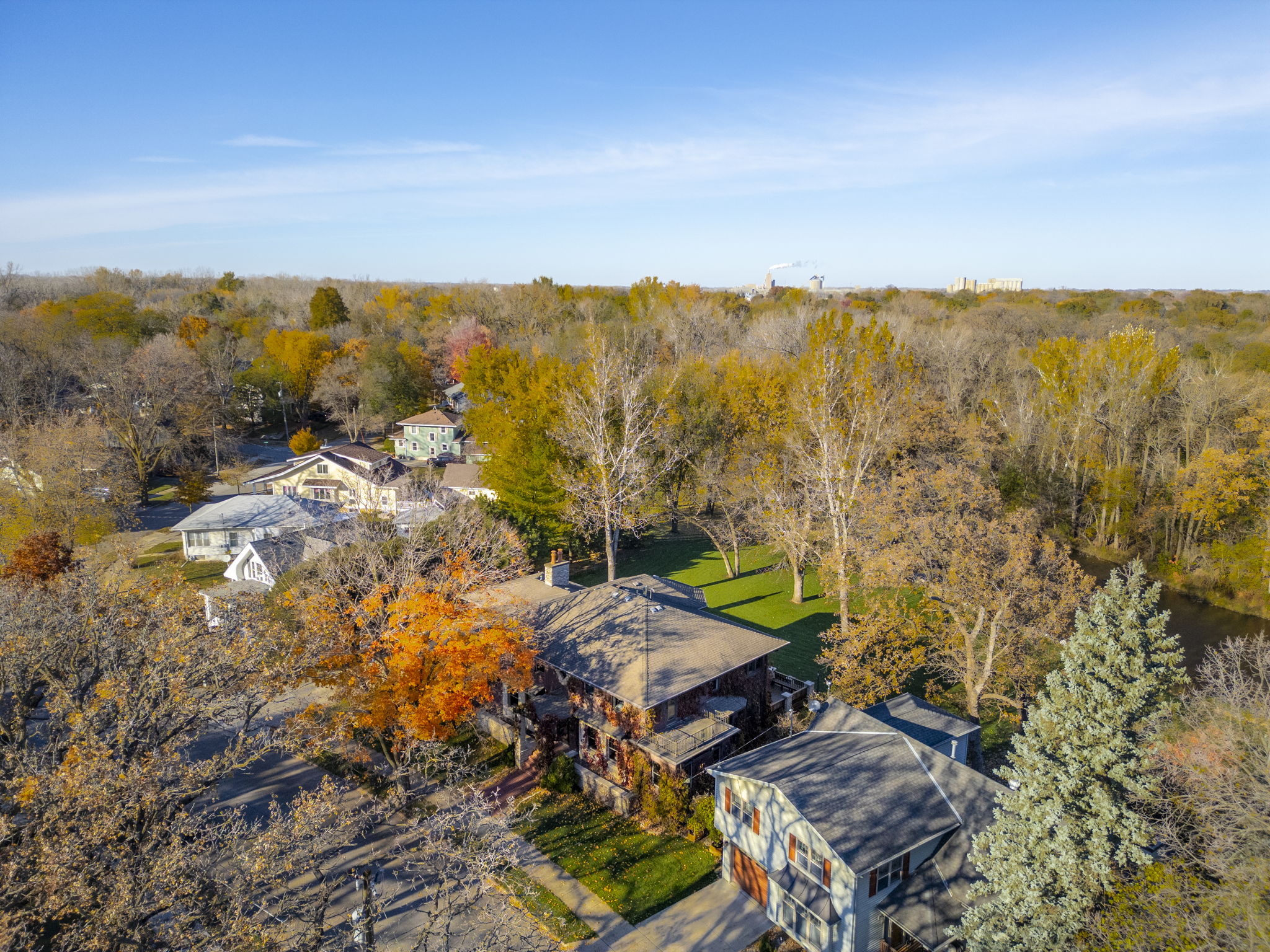 Mason City, Iowa, 50401, United States, 5 Bedrooms Bedrooms, ,3 BathroomsBathrooms,Residential,For Sale,1974101