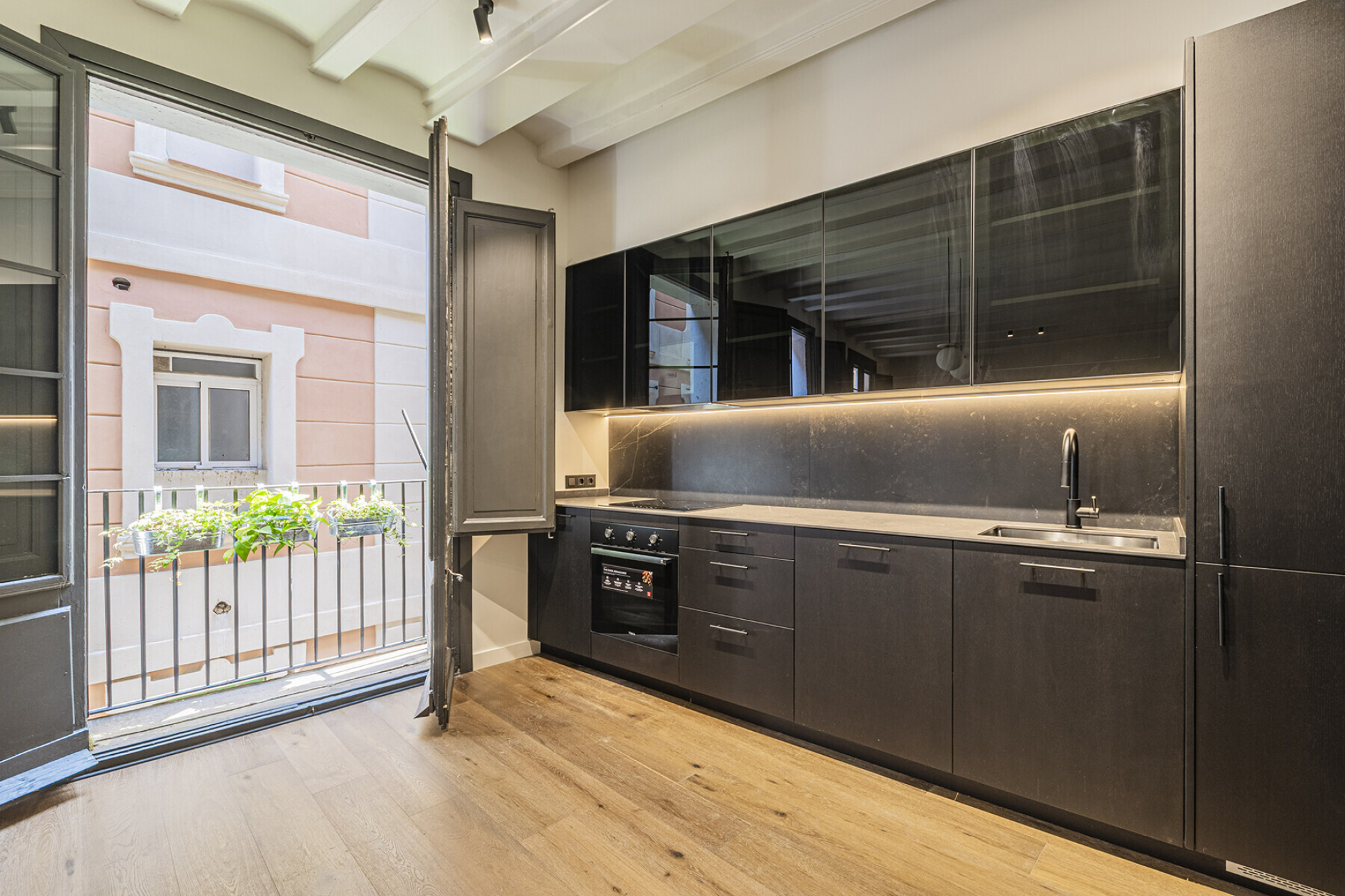  Elegant, renovated home near Santa Maria del Mar - 物件實景
