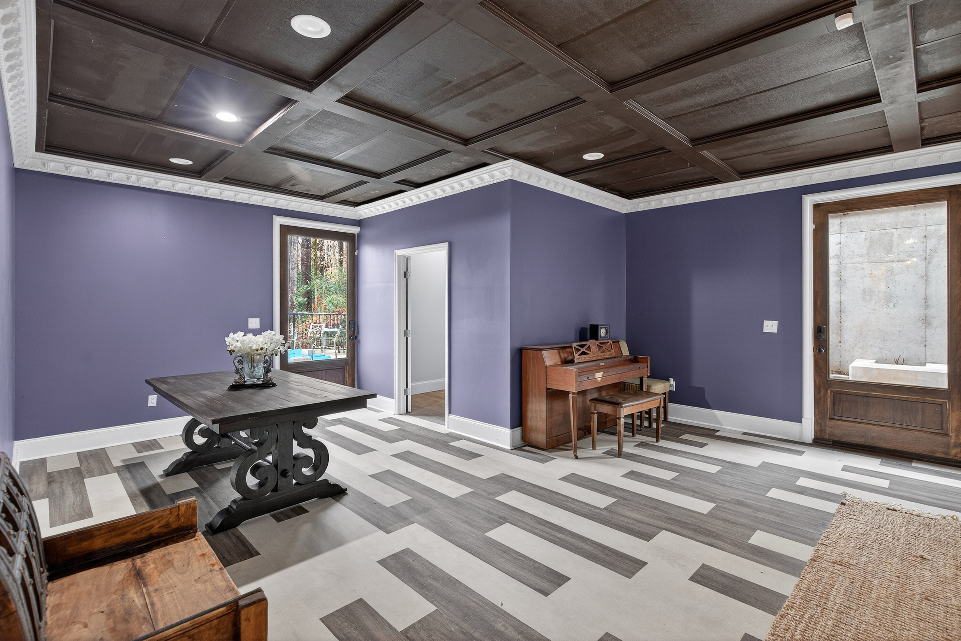  Secluded Sophistication on Over Six Acres with Winding Creek - 物件實景