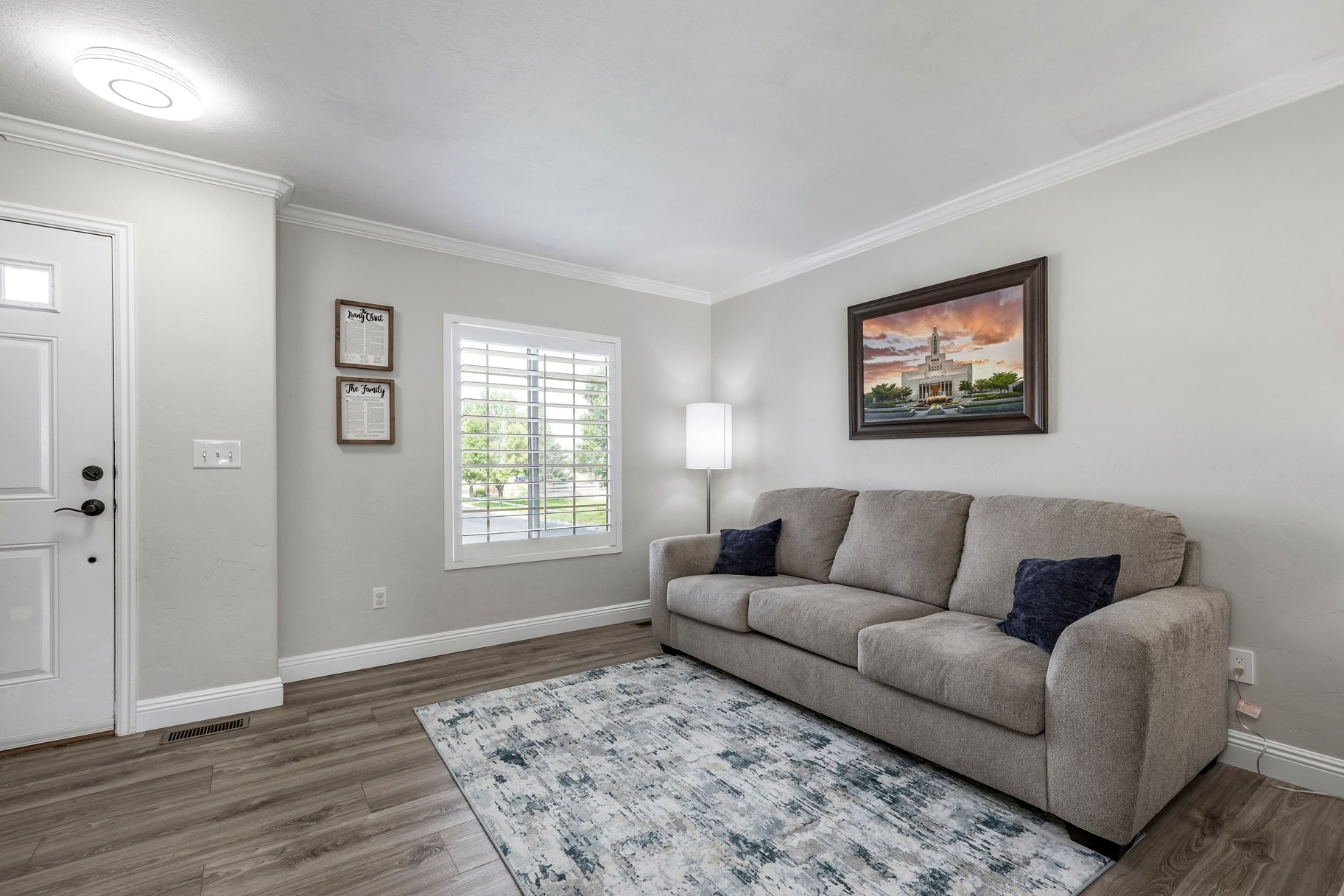  Fantastic Floor Plan in Great West Haven Location - 物件實景