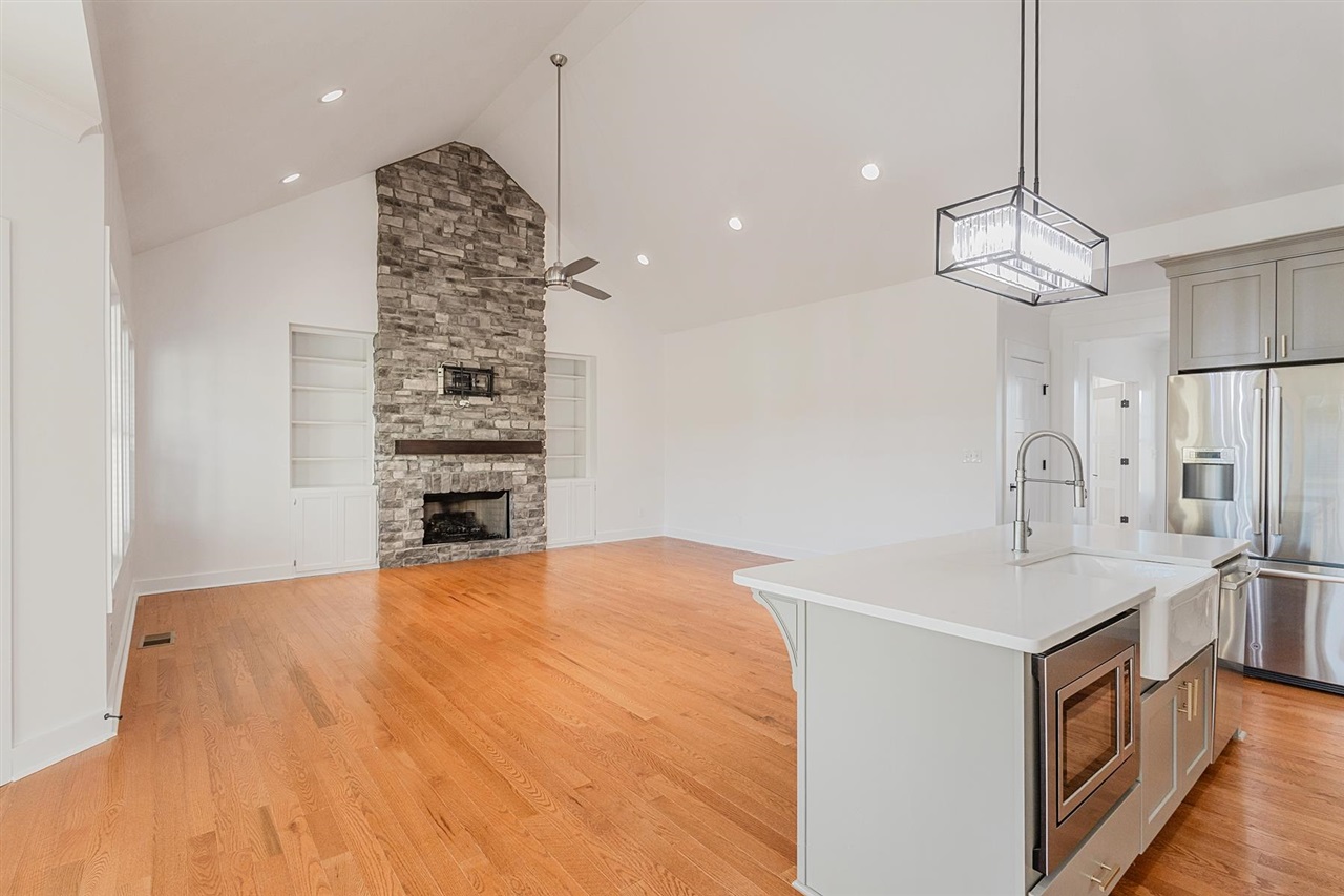 Bowling Green, Kentucky, 42103, United States, 4 Bedrooms Bedrooms, ,5 BathroomsBathrooms,Residential,For Sale,1991774