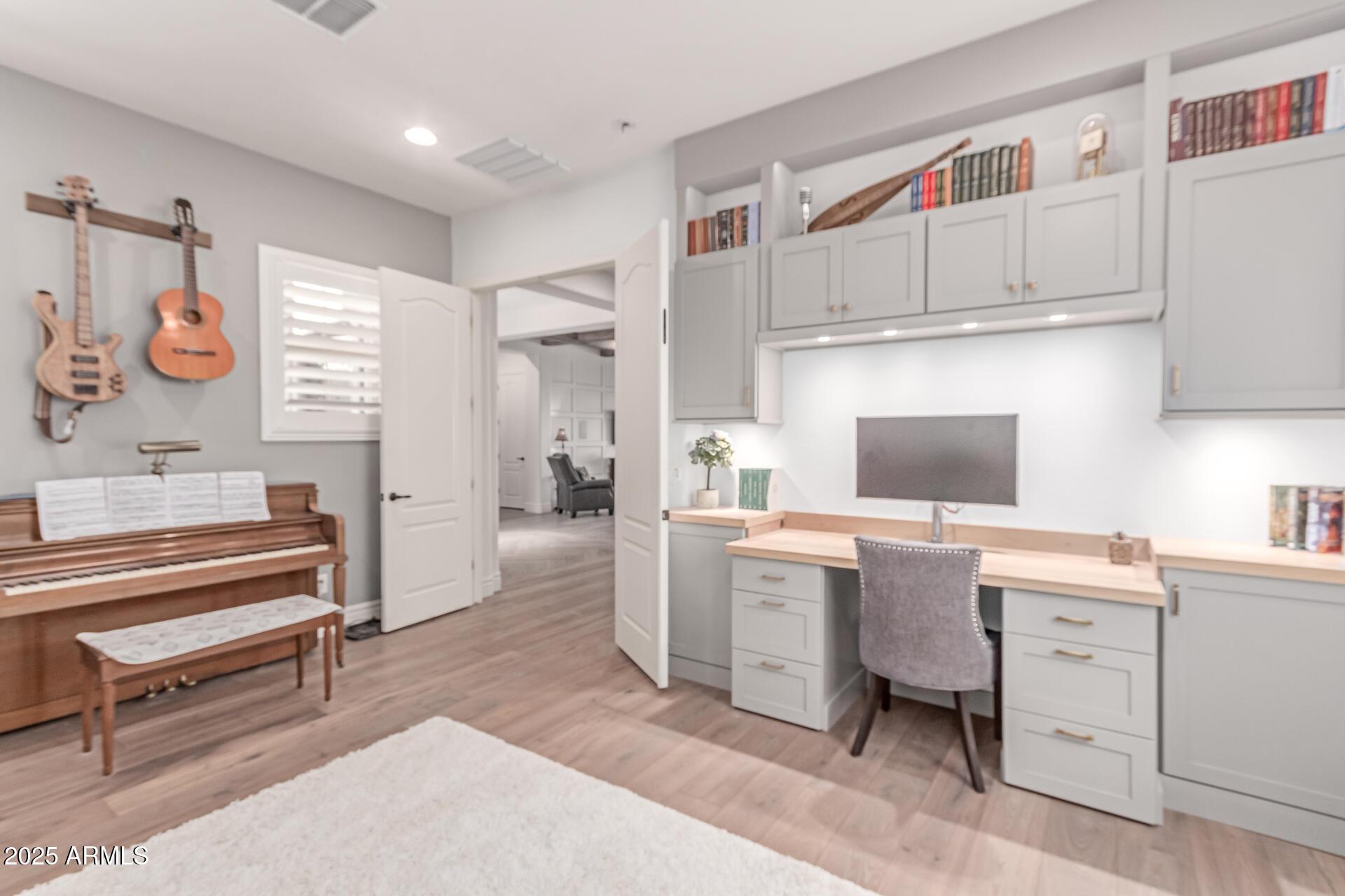 Phoenix, Arizona, 85050, United States, 5 Bedrooms Bedrooms, ,4 BathroomsBathrooms,Residential,For Sale,1980478