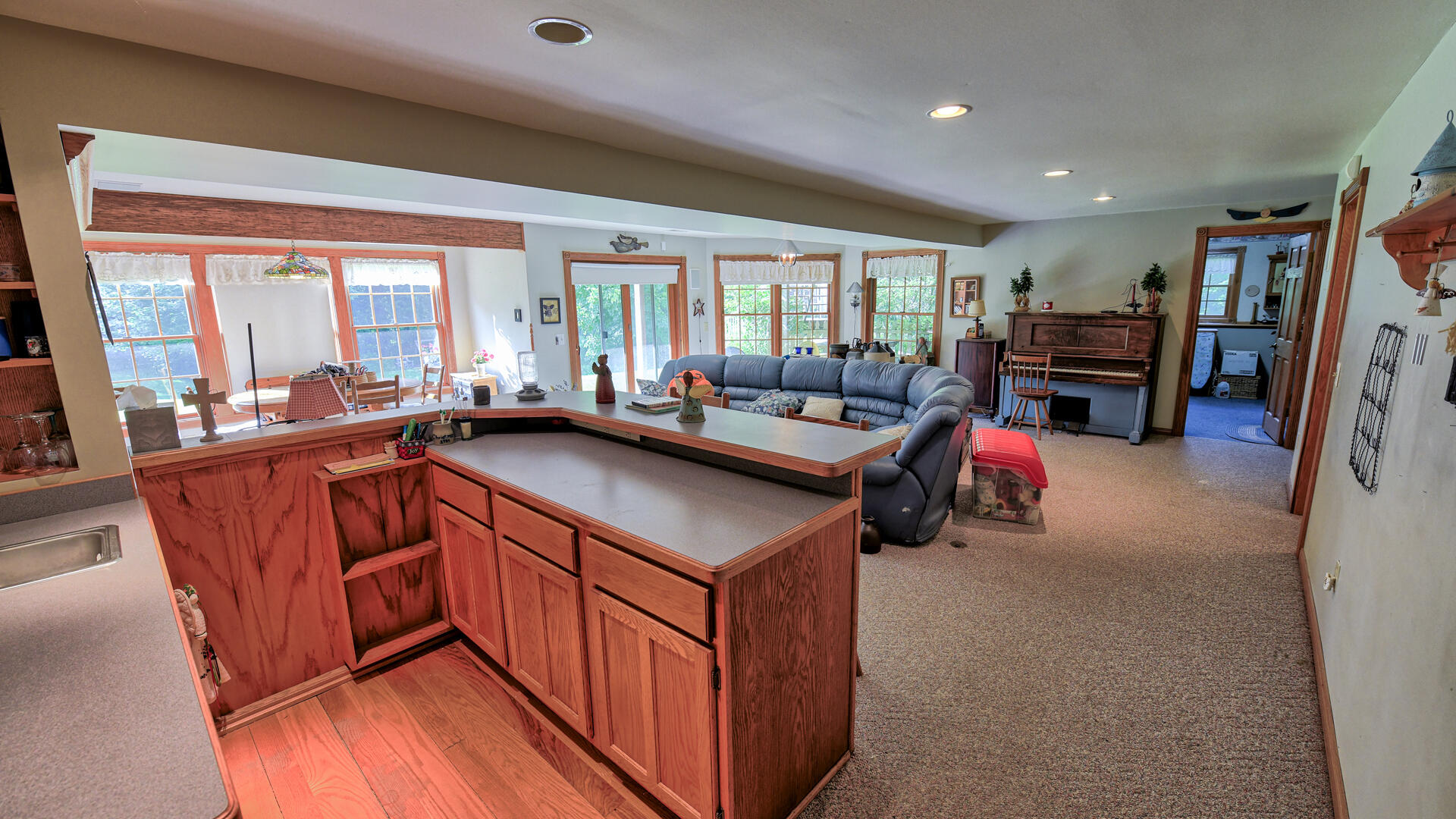 Portland, Michigan, 48875, United States, 5 Bedrooms Bedrooms, ,4 BathroomsBathrooms,Residential,For Sale,1928333
