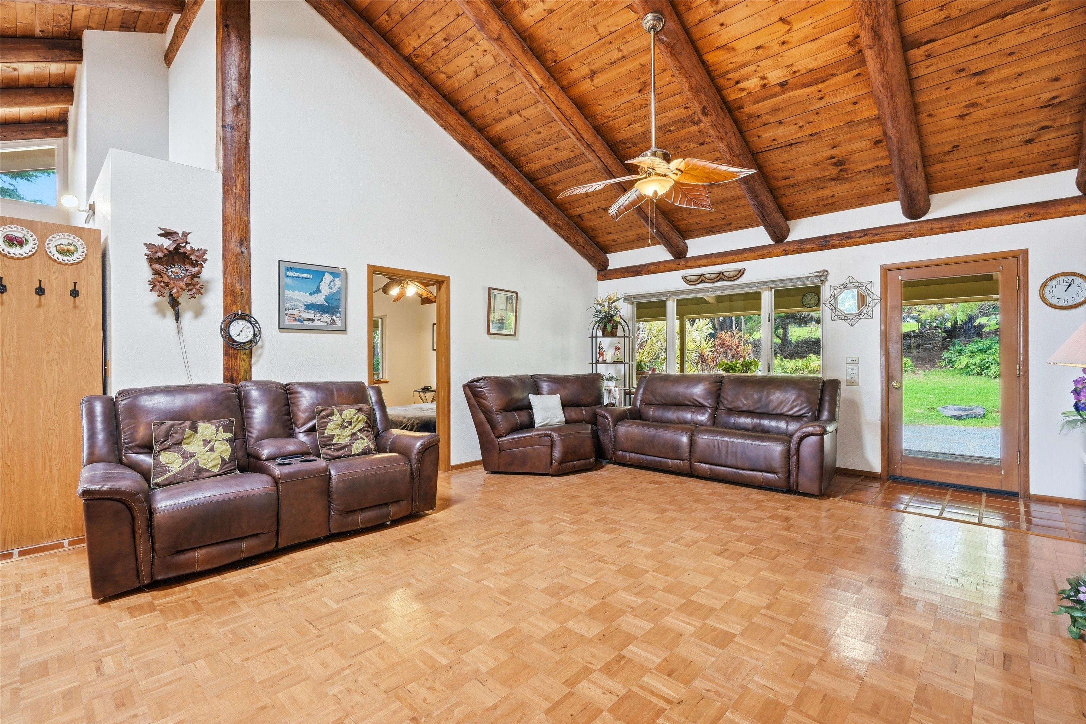  Single-level home on 2.5 fully fenced and gated acres - 物件實景