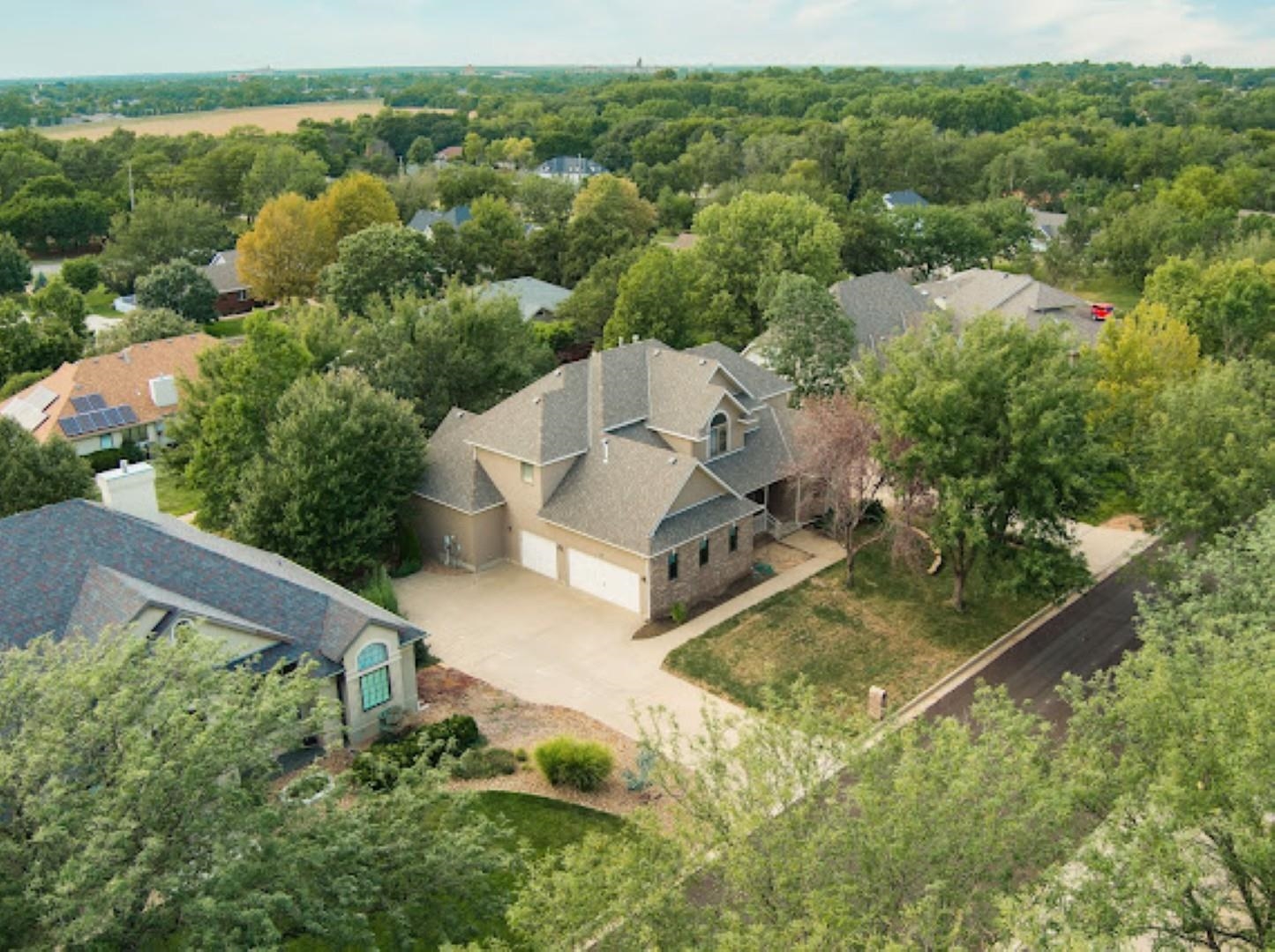 Salina, Kansas, 67401, United States, 4 Bedrooms Bedrooms, ,4 BathroomsBathrooms,Residential,For Sale,1932172