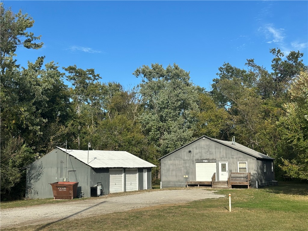 12th St, Charleston, IL 61920