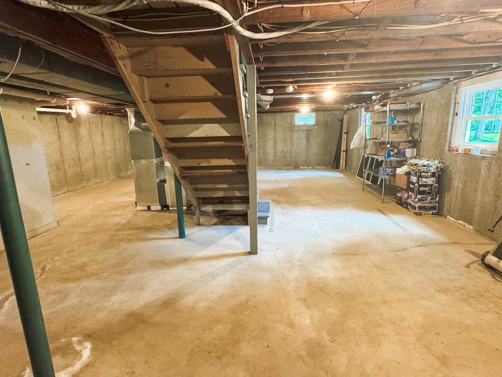 Westerly, Rhode Island, 02891, United States, 3 Bedrooms Bedrooms, ,2 BathroomsBathrooms,Residential,For Sale,1958331