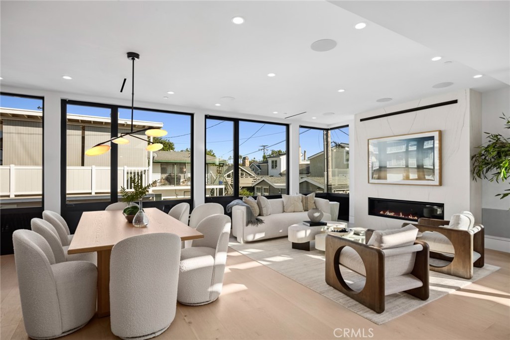 Corona del Mar, California, 92625, United States, 4 Bedrooms Bedrooms, ,5 BathroomsBathrooms,Residential,For Sale,1903577