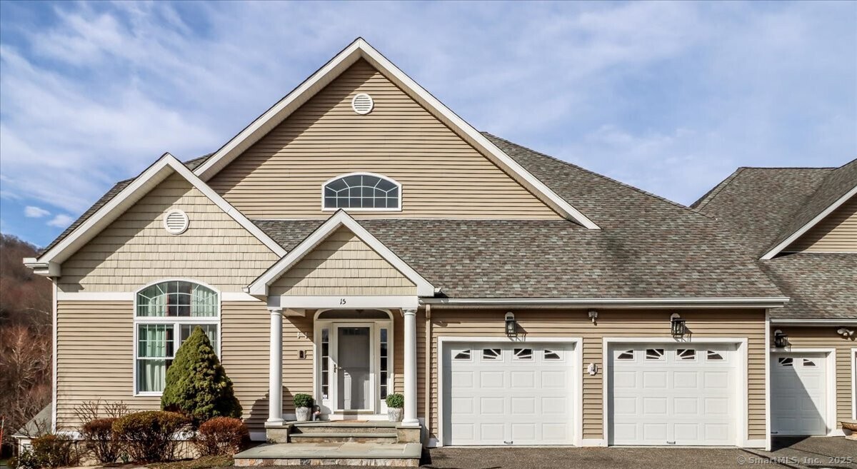 New Milford, Connecticut, 06776, United States, 2 Bedrooms Bedrooms, ,4 BathroomsBathrooms,Residential,For Sale,1938812