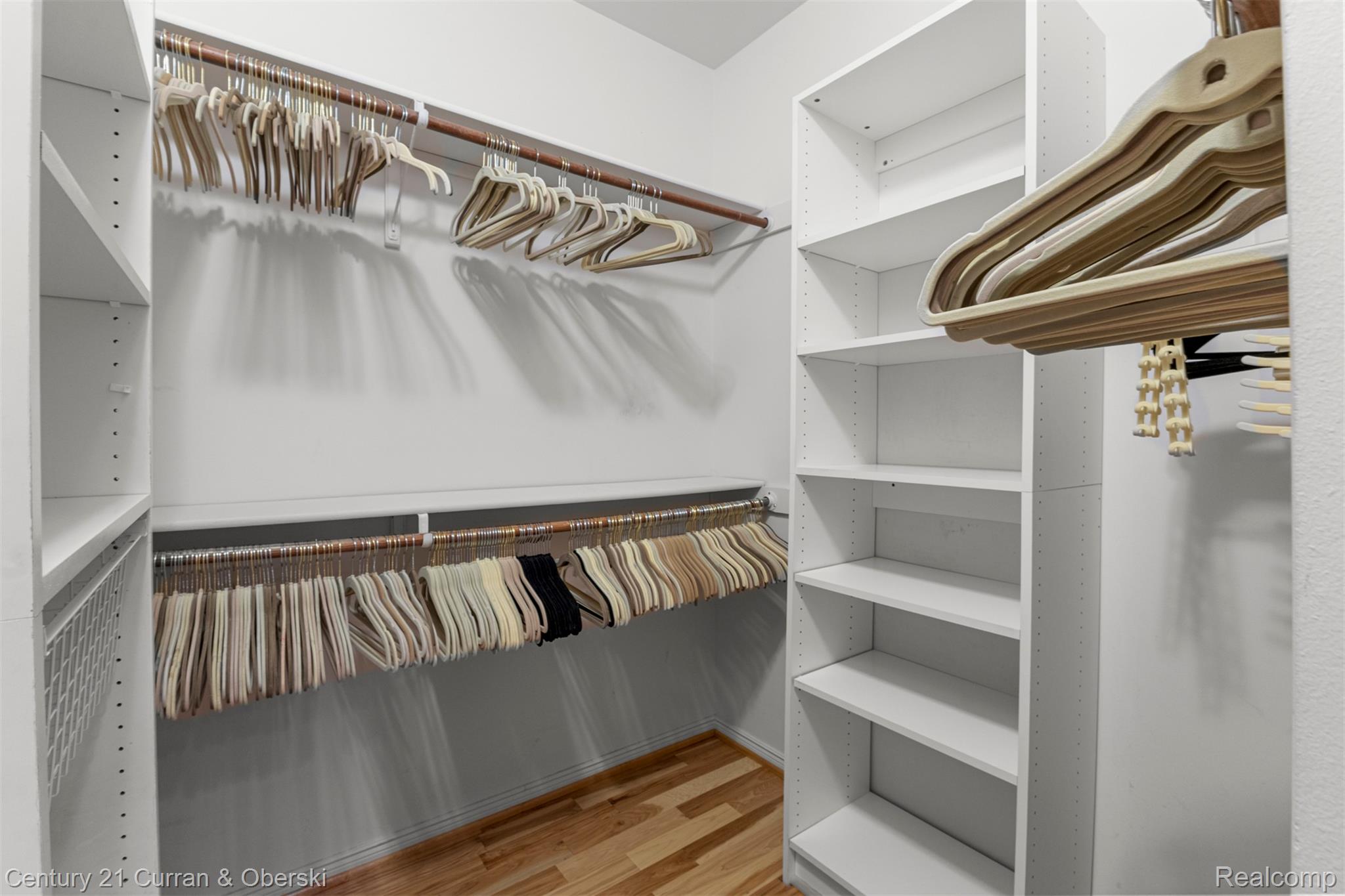 Shelby Charter Township, Michigan, 48316, United States, 2 Bedrooms Bedrooms, ,4 BathroomsBathrooms,Residential,For Sale,1977088