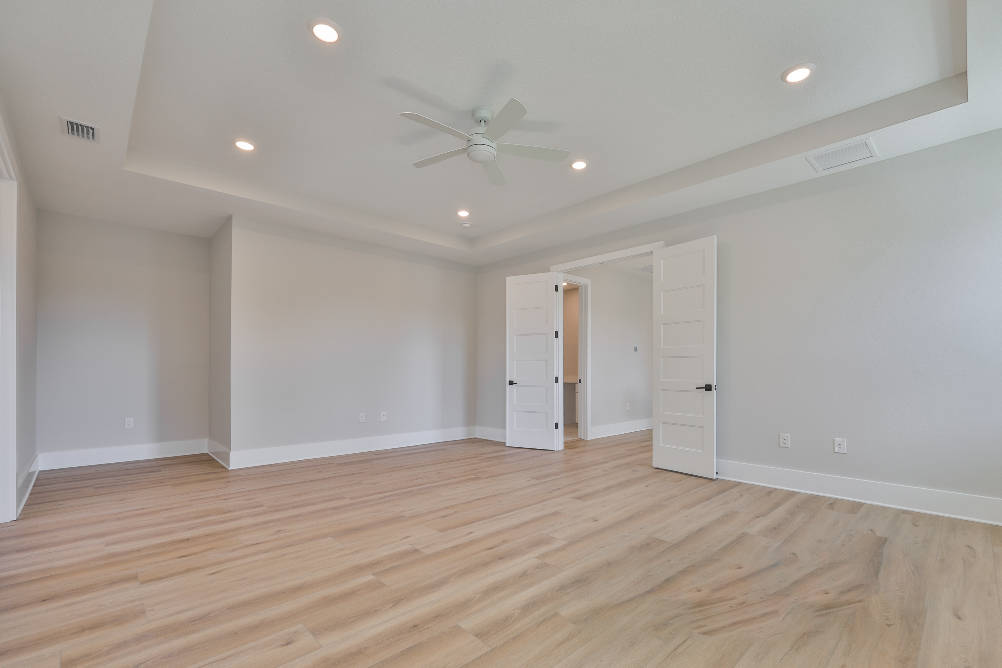 Tampa, Florida, 33611, United States, 5 Bedrooms Bedrooms, ,4 BathroomsBathrooms,Residential,For Sale,1992381