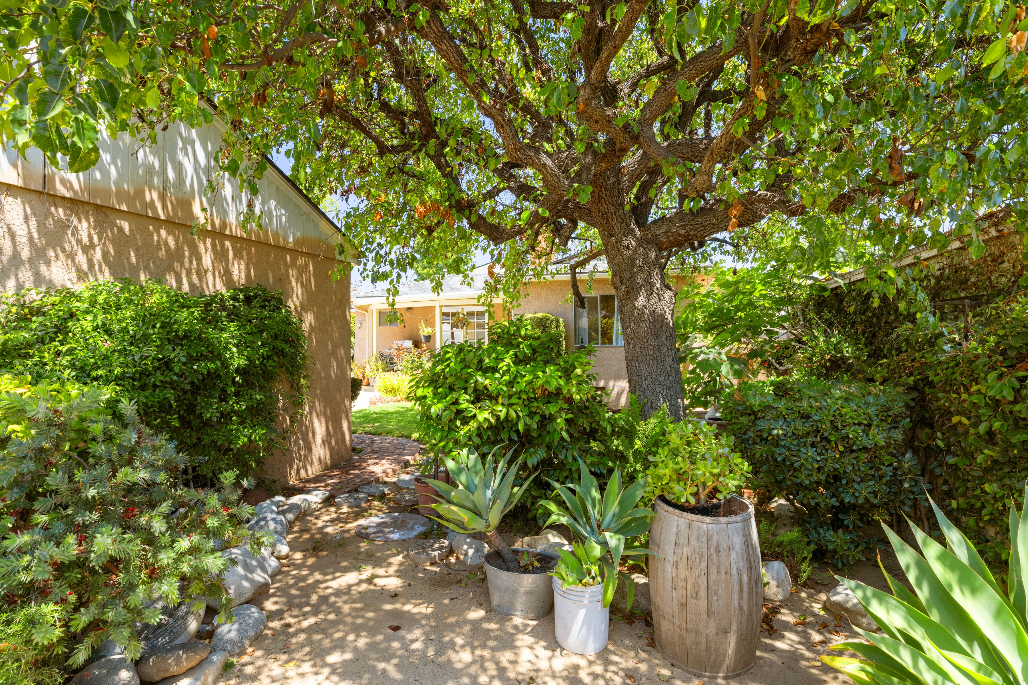  17630 Kittridge Street - 物件實景