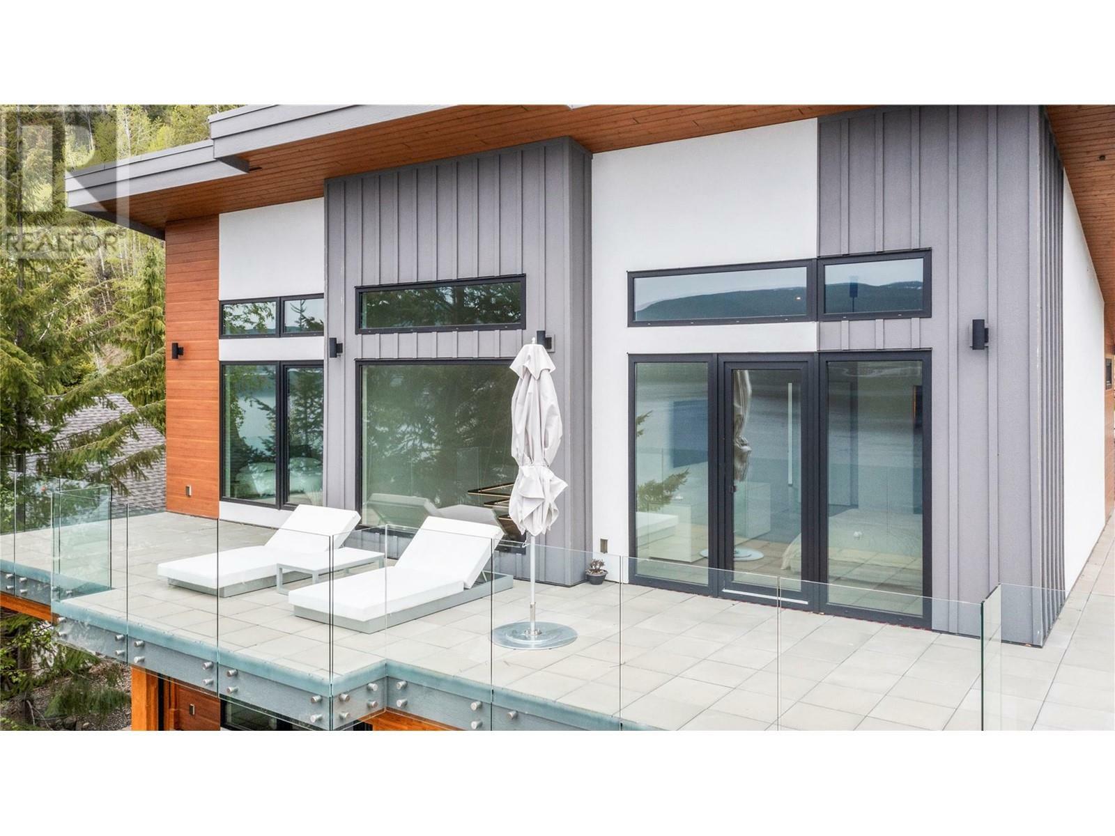 ANGLEMONT, British Columbia, V0E 1M8, CA, 5 Bedrooms Bedrooms, ,3 BathroomsBathrooms,Residential,For Sale,1836909