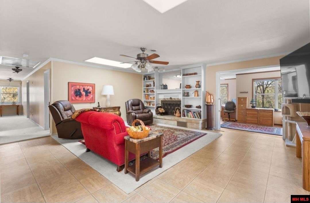 Mountain Home, Arkansas, 72653, United States, 3 Bedrooms Bedrooms, ,4 BathroomsBathrooms,Residential,For Sale,2036578