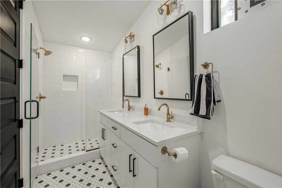 Bryan, Texas, 77802, United States, 5 Bedrooms Bedrooms, ,5 BathroomsBathrooms,Residential,For Sale,2001196