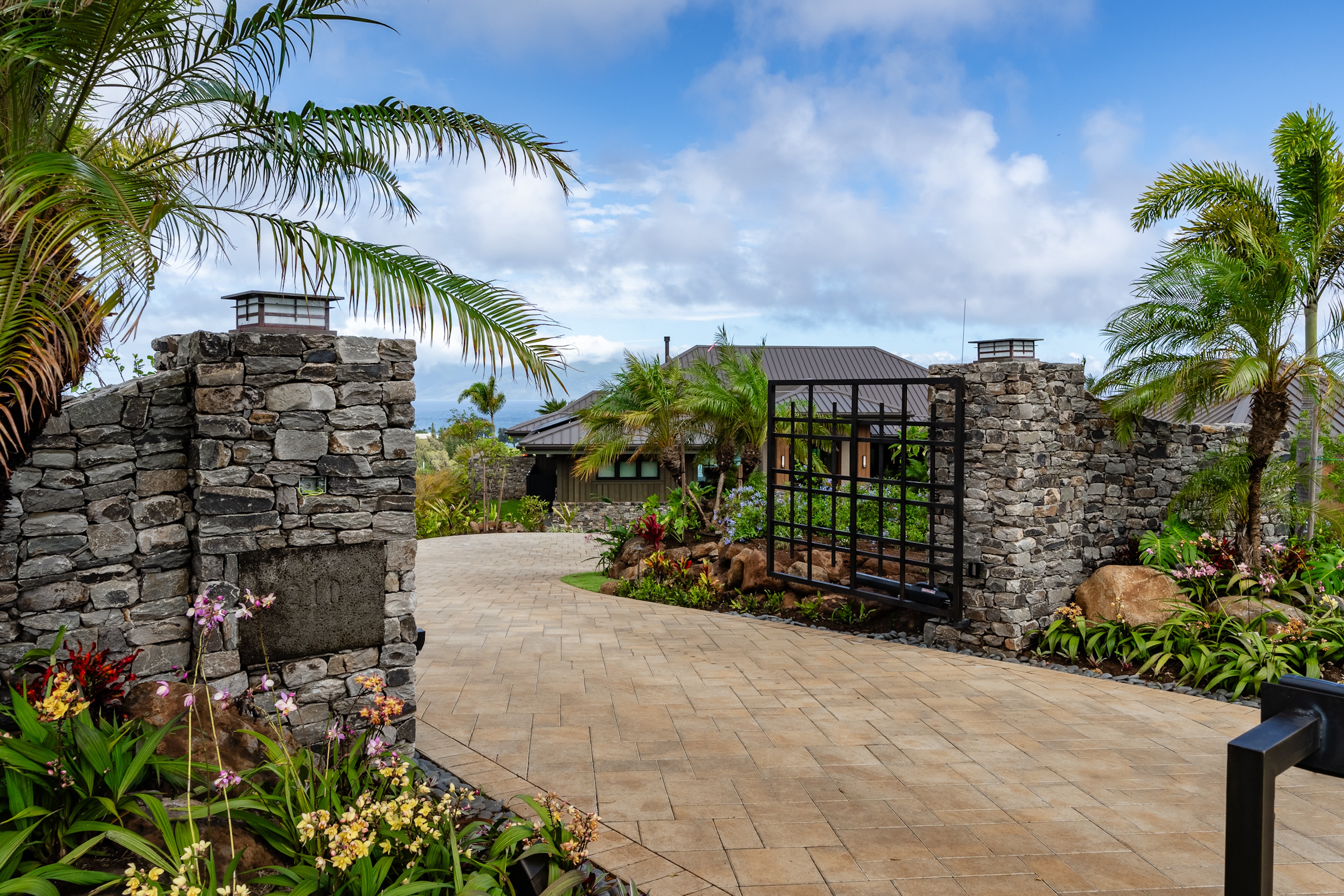  Move-In Ready Luxury: A Masterpiece in Kapalua