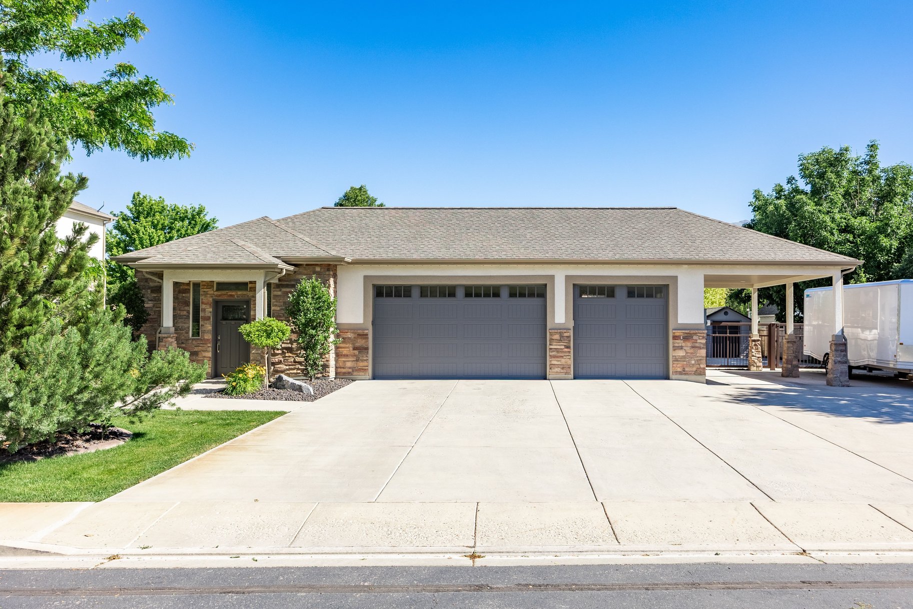  Newly Updated Home with Pool, Lazy River & Detached Garage - 物件實景
