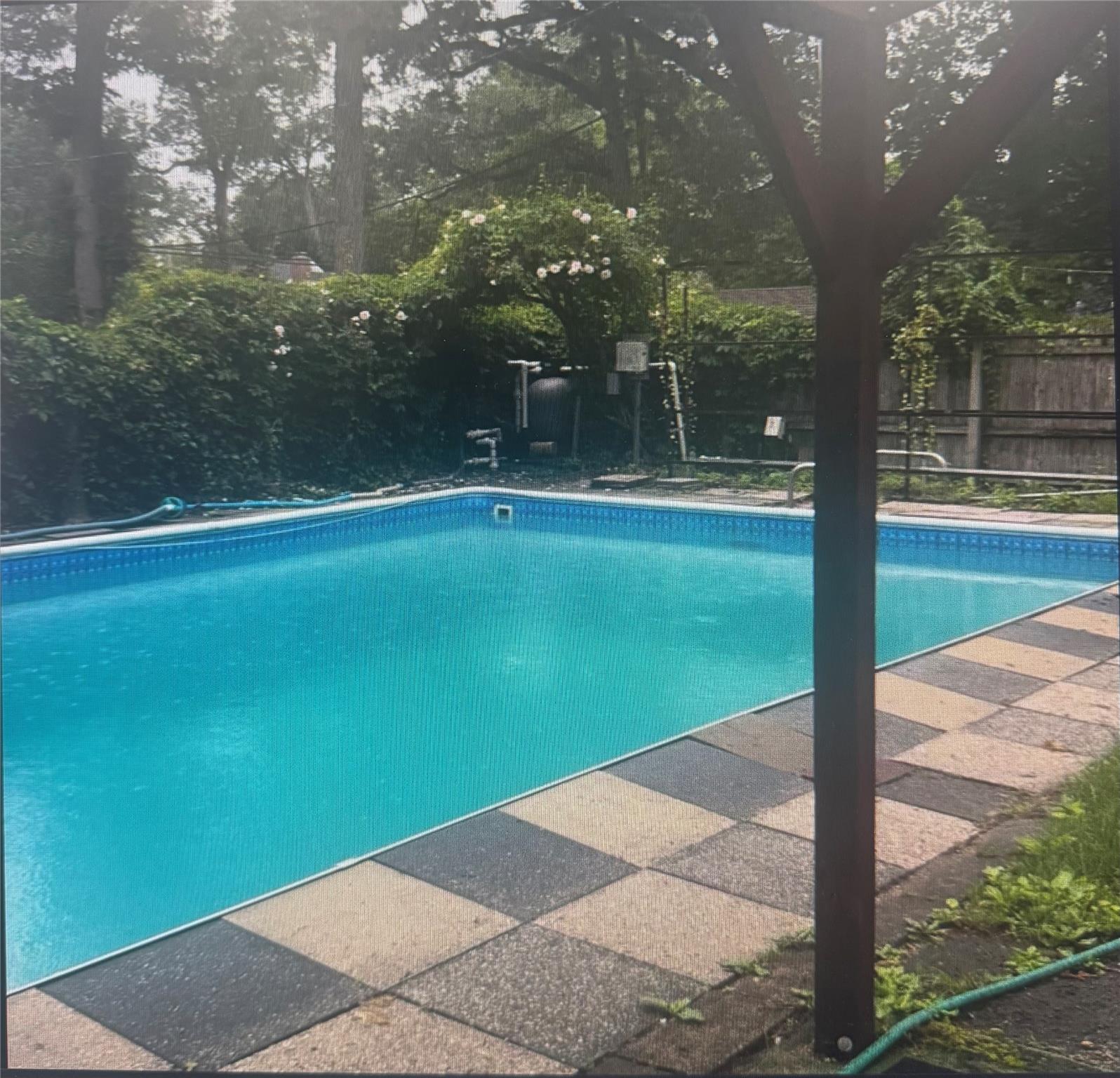 Malverne, New York, 11565, United States, 4 Bedrooms Bedrooms, ,2 BathroomsBathrooms,Residential,For Sale,1907627